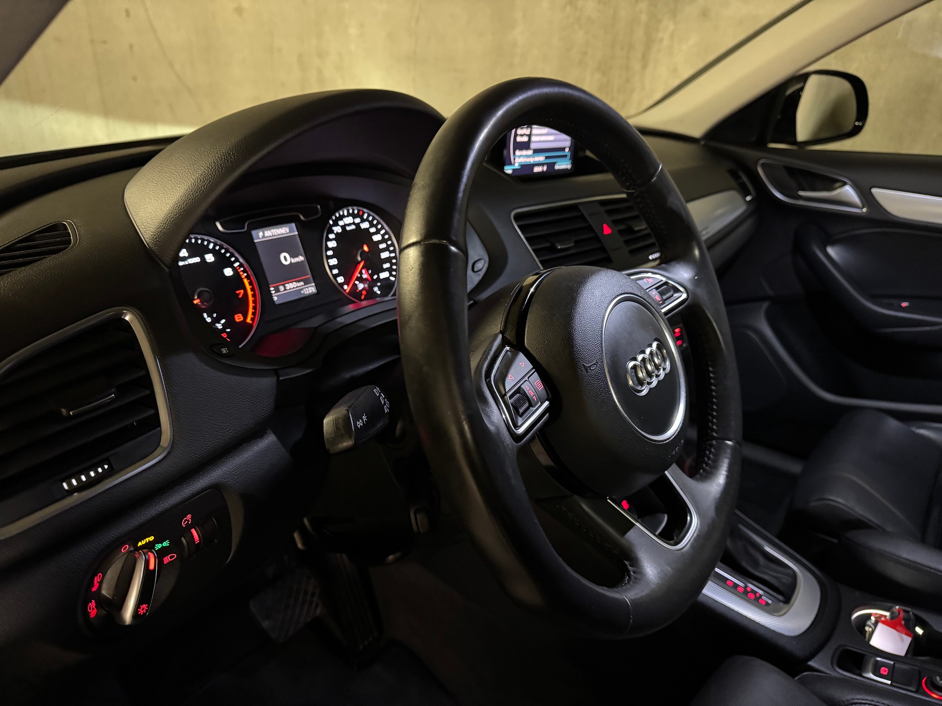AUDI Q3 2.0 TFSI quattro S-tronic-image-25