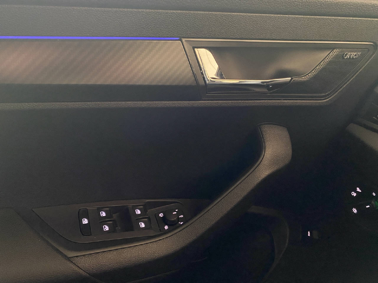 SKODA Karoq 1.5 TSI SportLine DSG-image-12