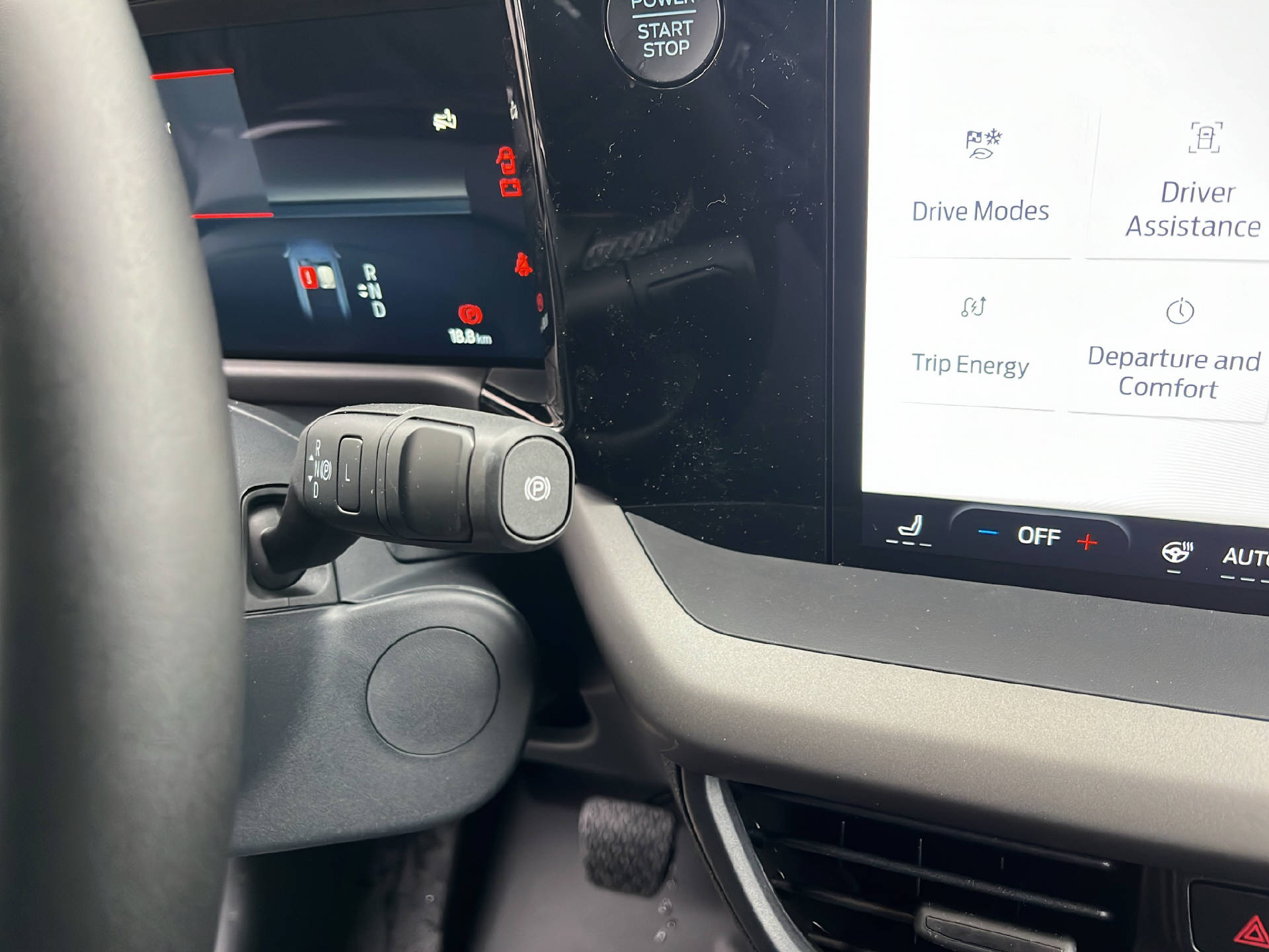 FORD E-Transit Courier Van Trend-image-16