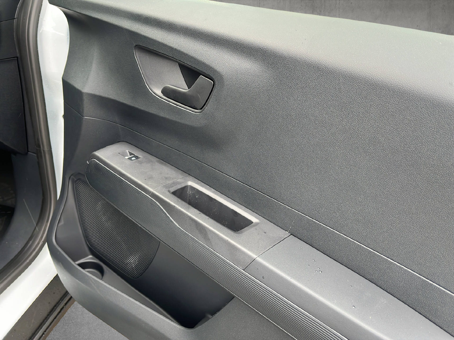 FORD E-Transit Courier Van Trend-image-17