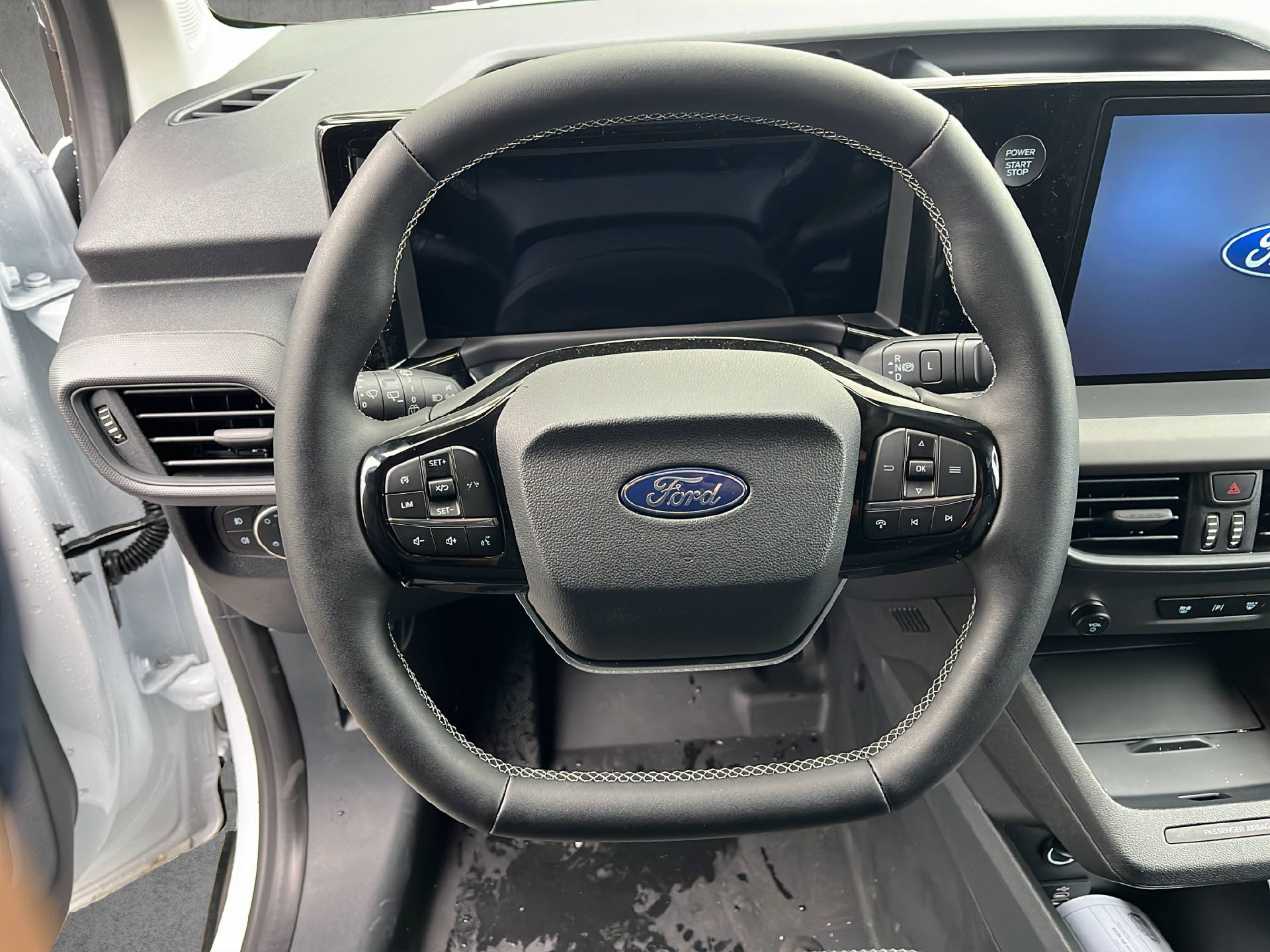 FORD E-Transit Courier Van Trend-image-10