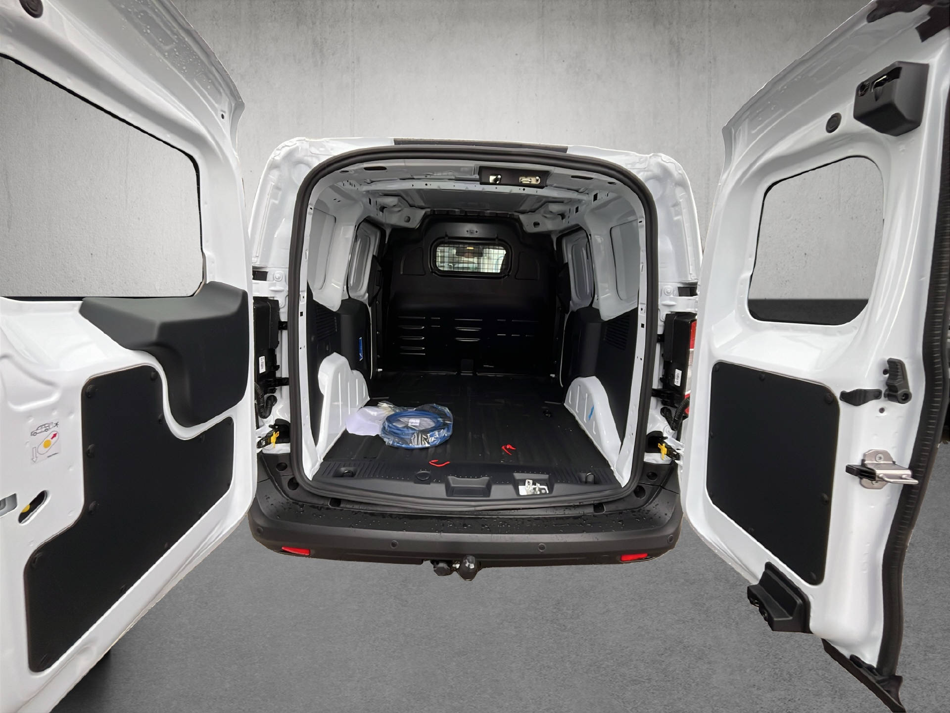 FORD E-Transit Courier Van Trend-image-20