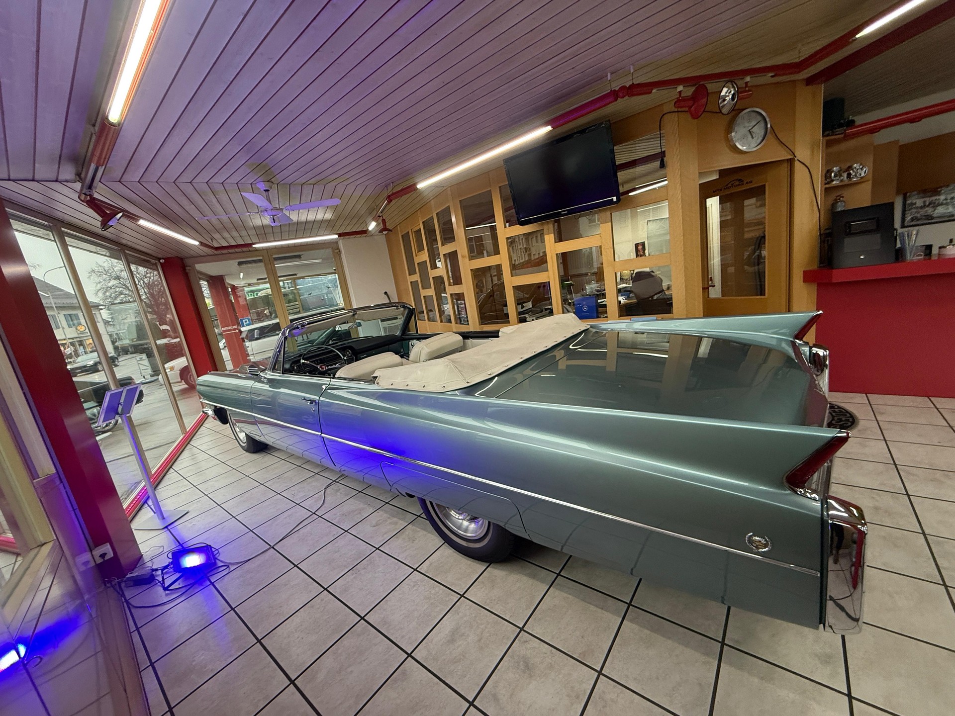 CADILLAC ELDORADO-showroom-element-2
