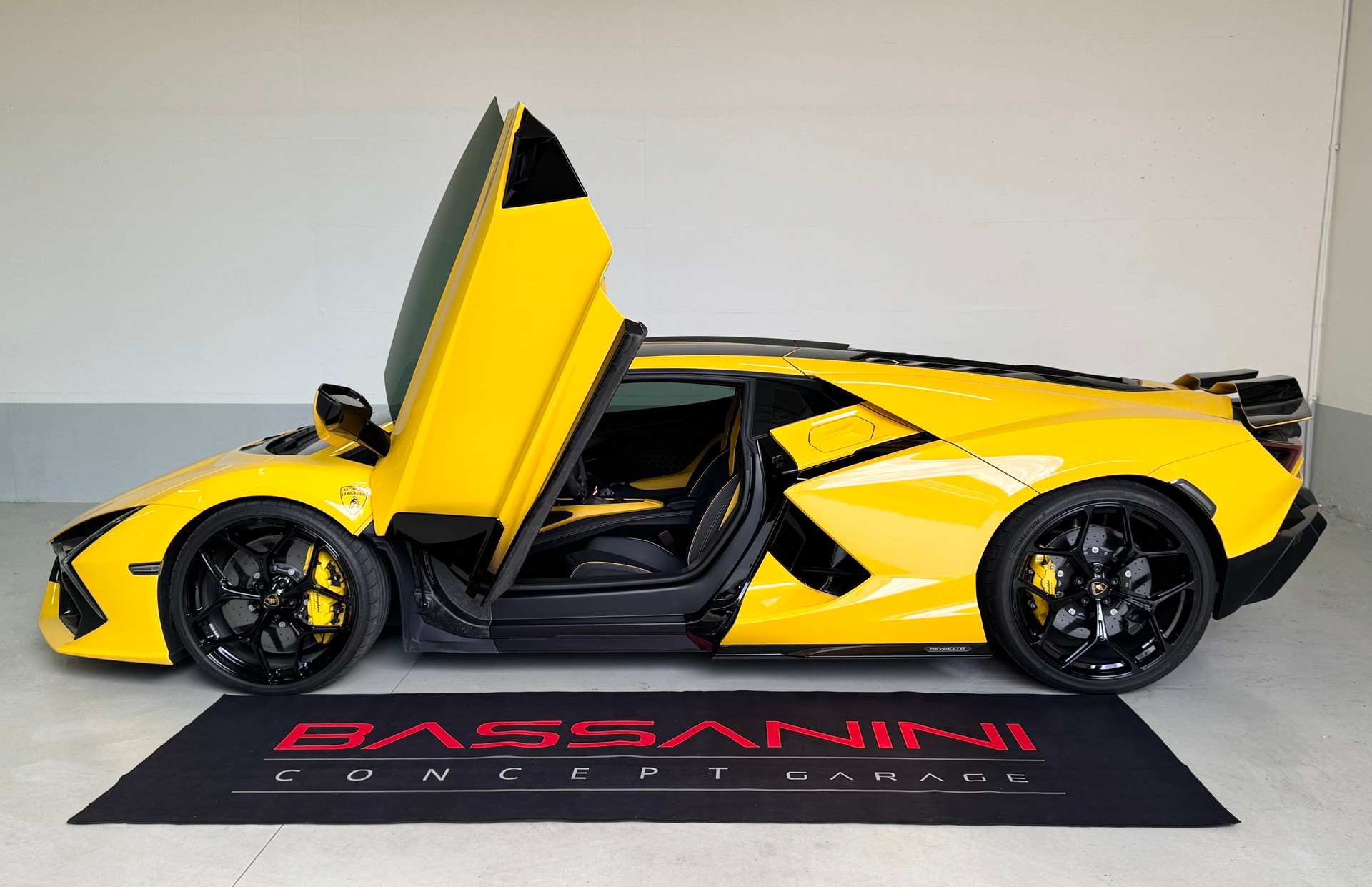 LAMBORGHINI Revuelto HPEV ## Auto CH 🇨🇭-image-6