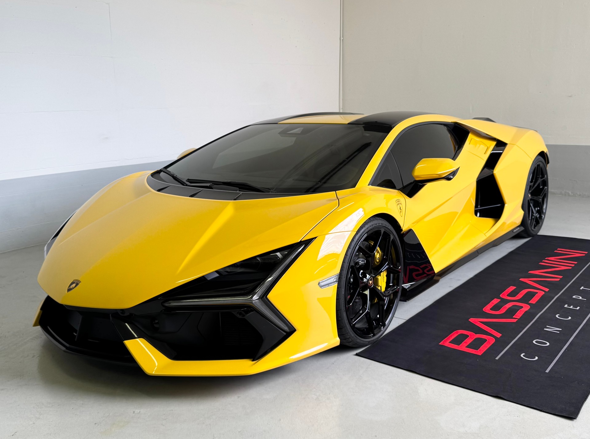 LAMBORGHINI Revuelto HPEV ## Auto CH 🇨🇭-image-1