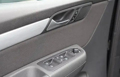 VW Sharan 2.0 TDI BMT Family DSG – 7-Plätzer mit Panorama-Schiebedach, Soft-Close & integrierten Kindersitzen-image-11