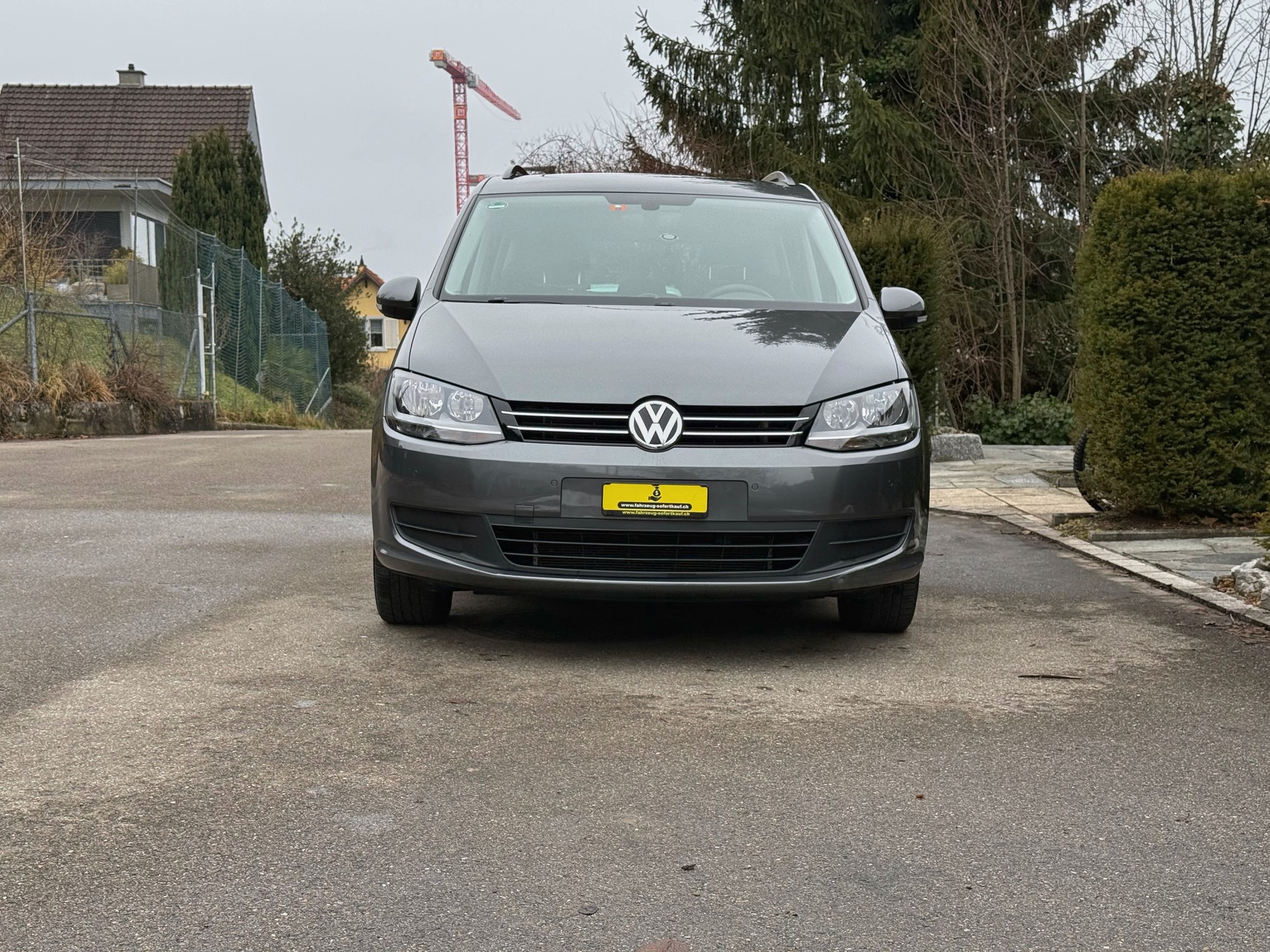 VW Sharan 2.0 TDI BMT Family DSG – 7-Plätzer mit Panorama-Schiebedach, Soft-Close & integrierten Kindersitzen-image-1