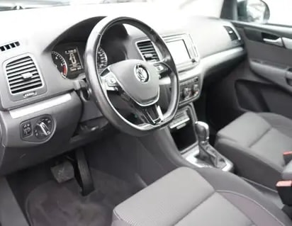 VW Sharan 2.0 TDI BMT Family DSG – 7-Plätzer mit Panorama-Schiebedach, Soft-Close & integrierten Kindersitzen-image-10
