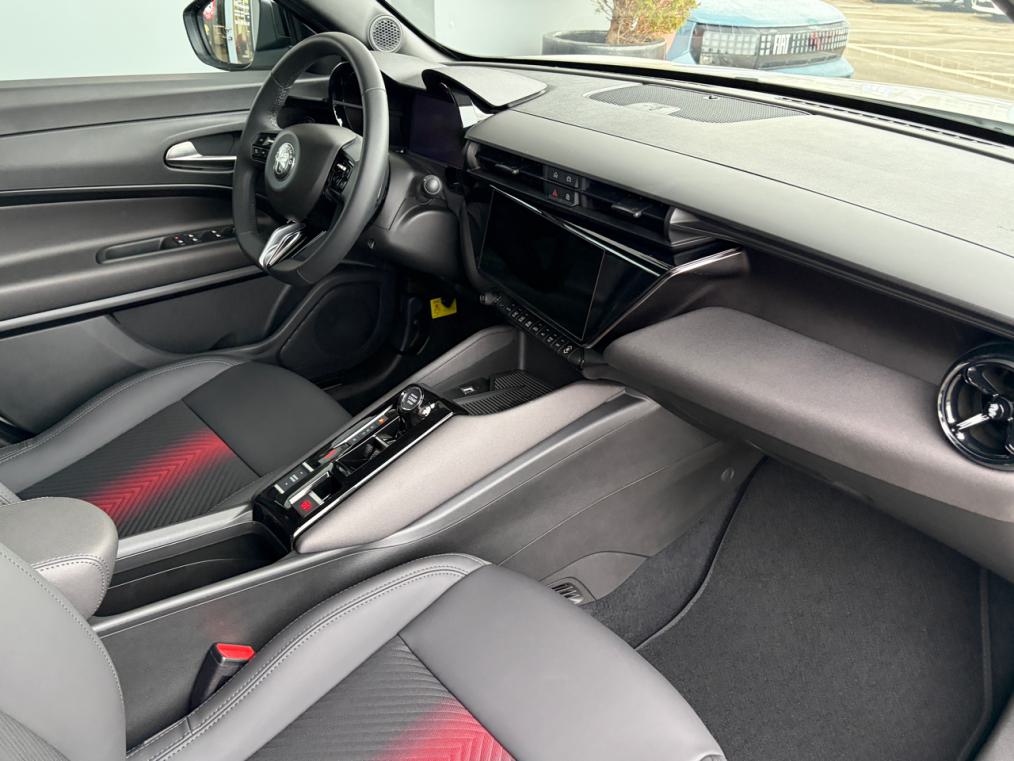 ALFA ROMEO Junior 1.2 48V Hybrid Q4 Pack Tech Sky-image-8