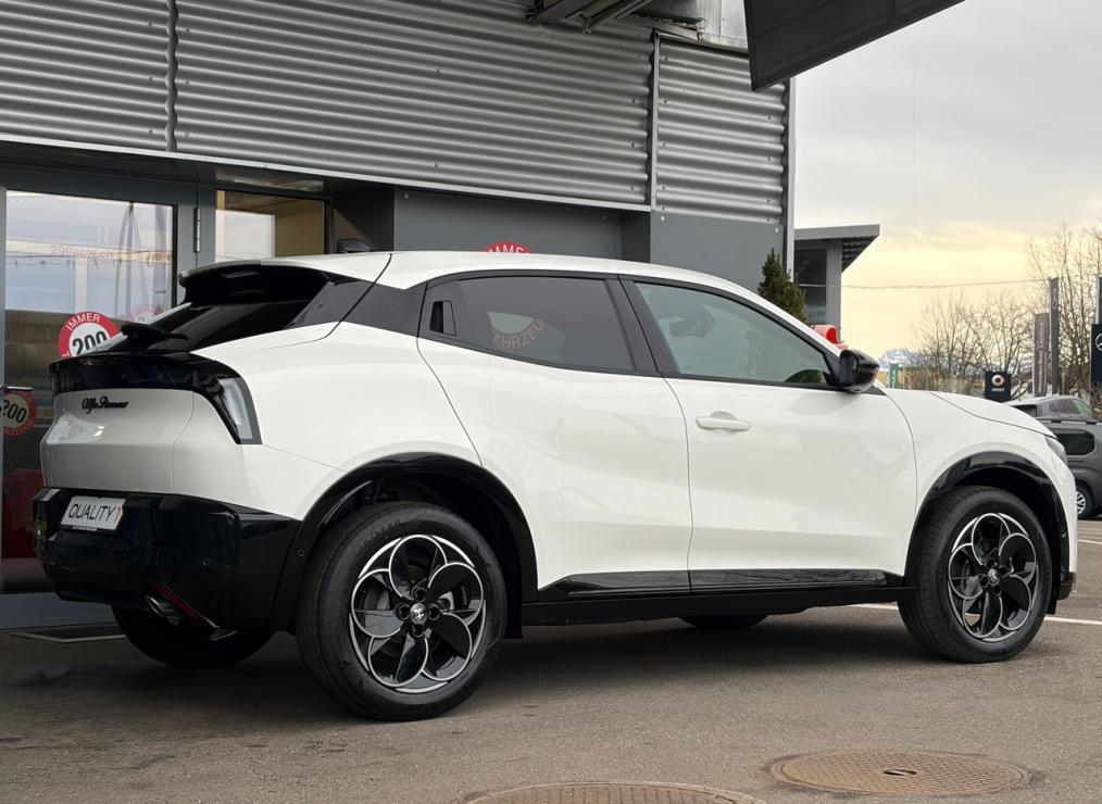 ALFA ROMEO Junior 1.2 48V Hybrid Q4 Pack Tech Sky-showroom-element-2