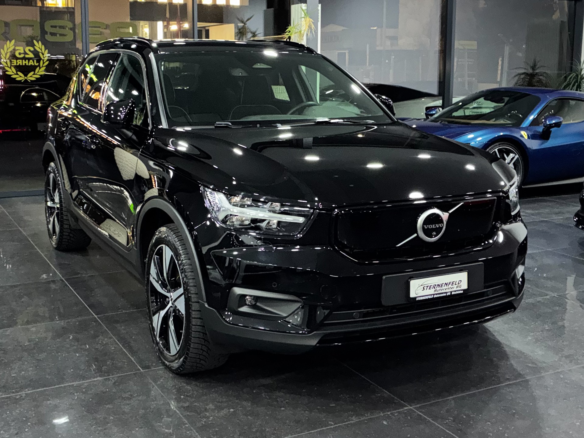 VOLVO XC40 P8 AWD Pure Electric R-Design-image-2