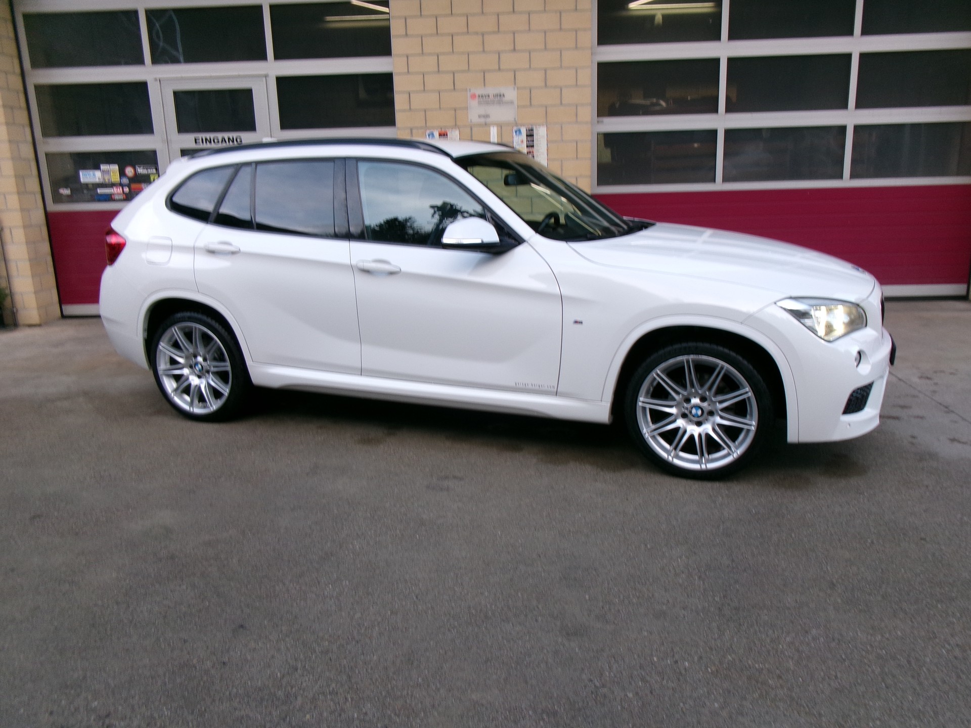 BMW X1 xDrive 25d Steptronic-showroom-element-1
