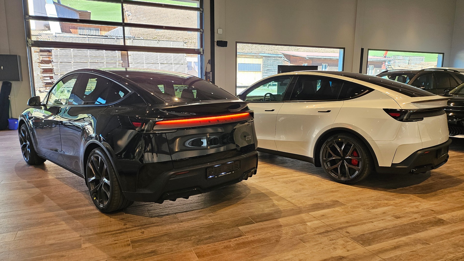TESLA Model Y Performance AWD AHK-image-27