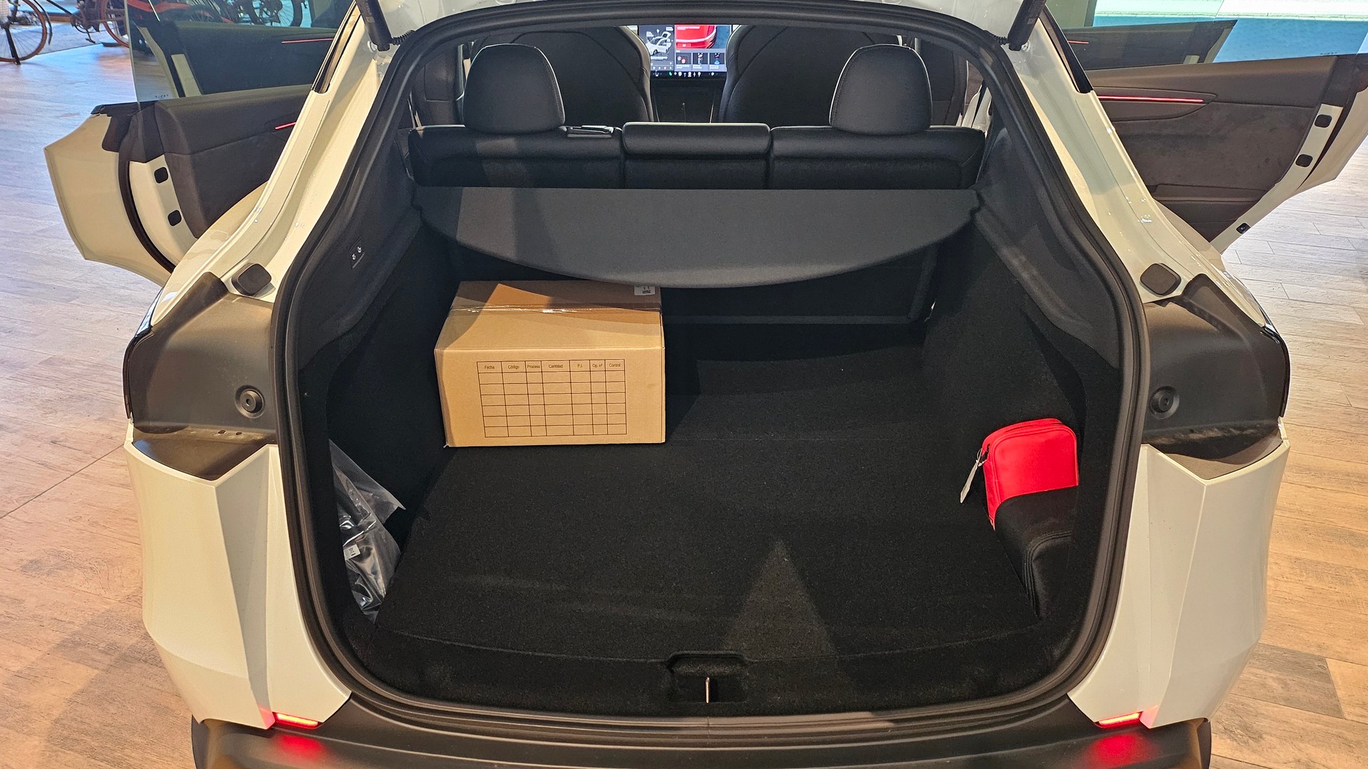 TESLA Model Y Performance AWD AHK-image-21