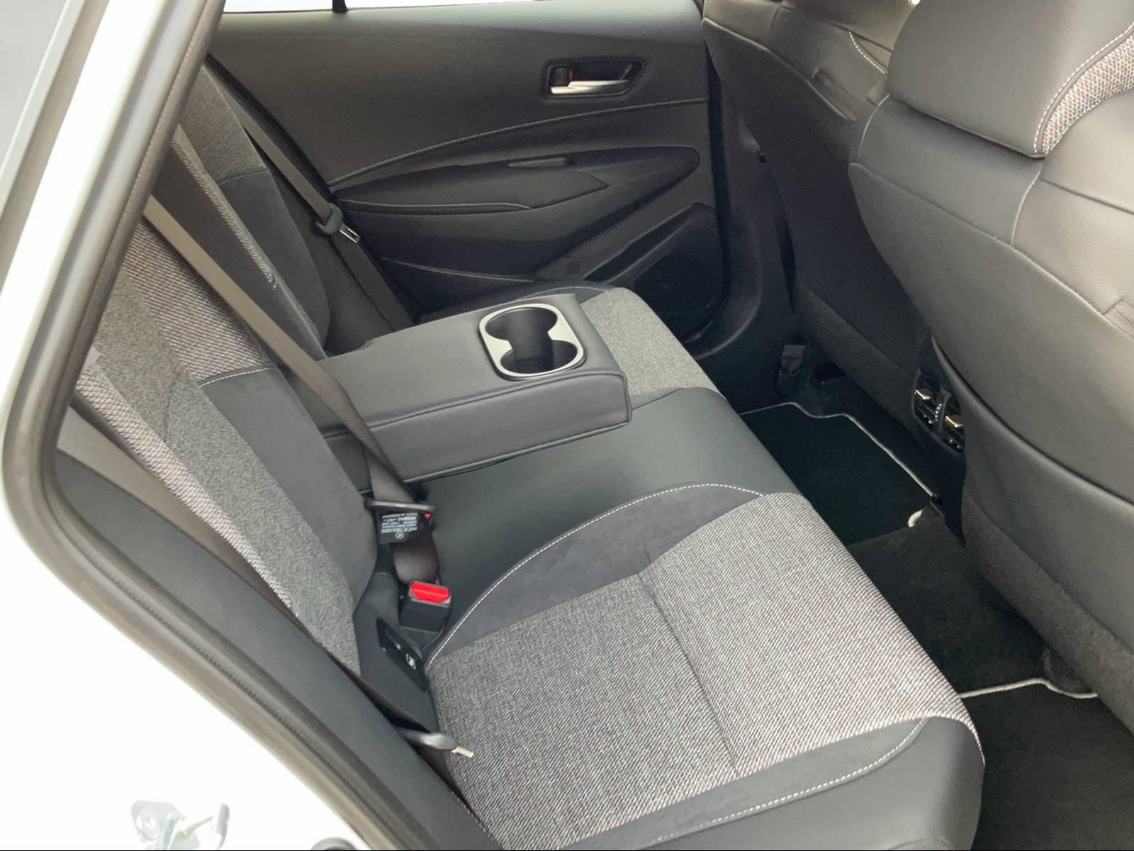 TOYOTA Corolla Touring Sports 2.0 HSD Swiss Edition-image-10