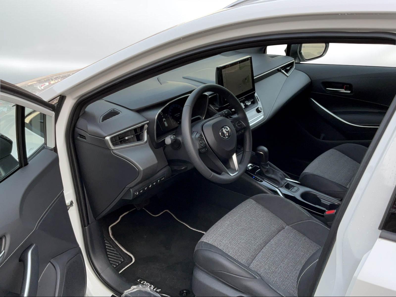 TOYOTA Corolla Touring Sports 2.0 HSD Swiss Edition-image-9