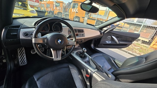 BMW Z4 3.0i Roadster-image-11