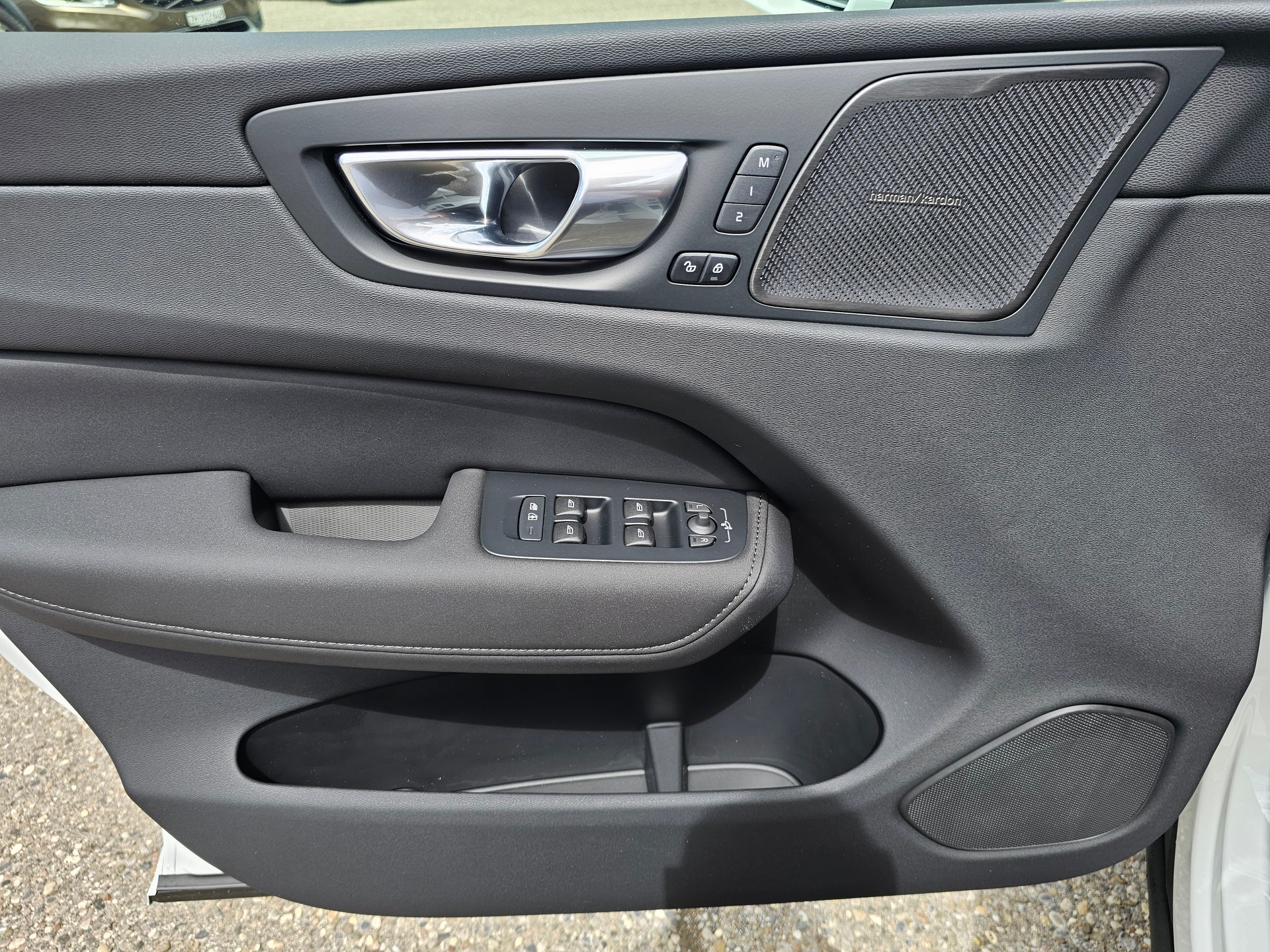 VOLVO XC60 2.0 T6 TE Ultra Bright eAWD-image-6