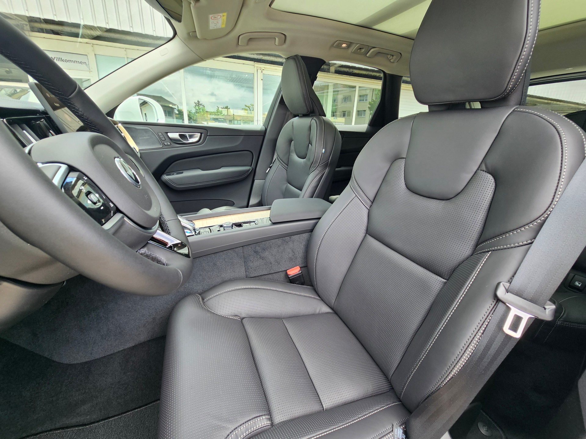 VOLVO XC60 2.0 T6 TE Ultra Bright eAWD-image-12