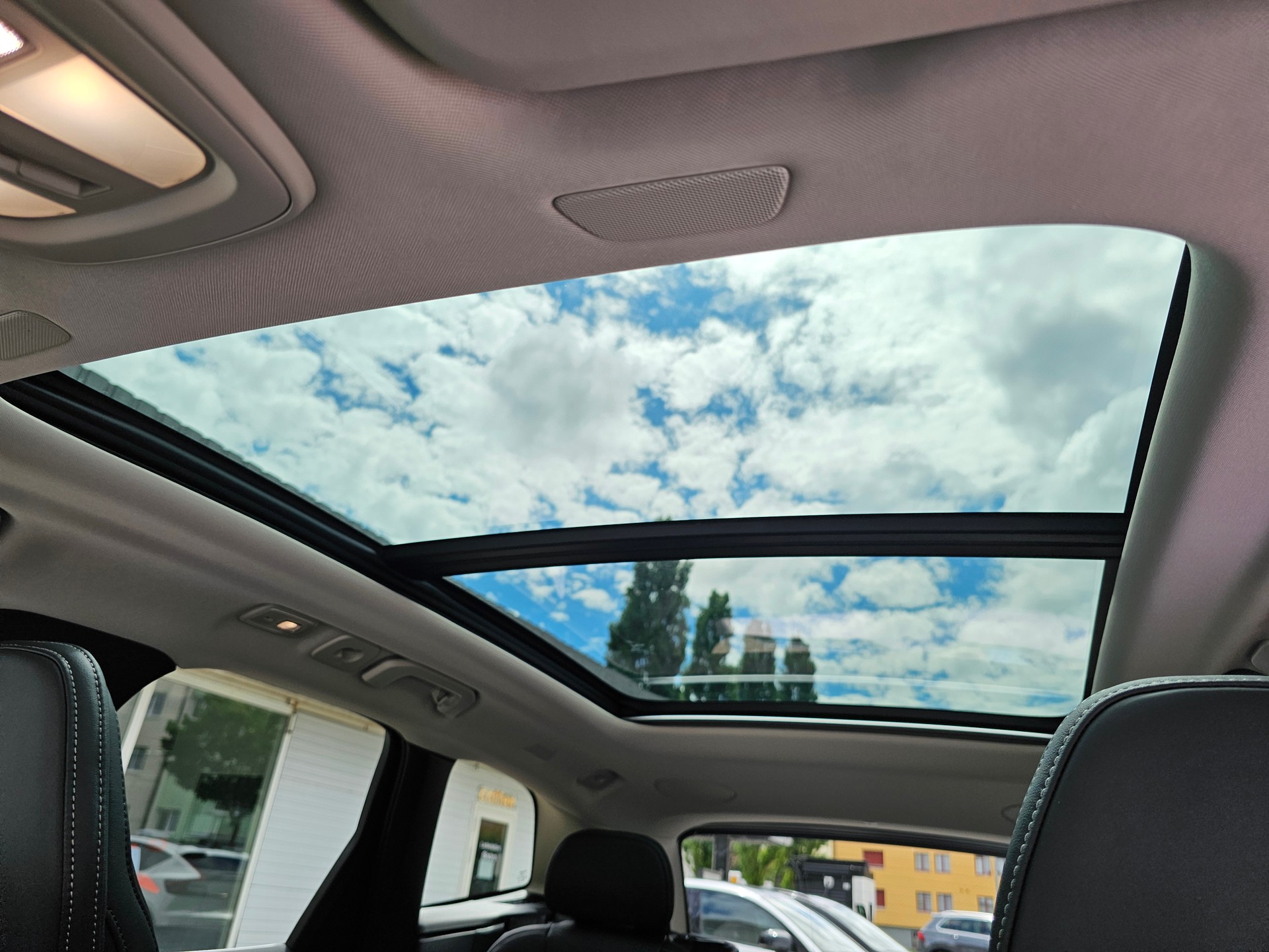 VOLVO XC60 2.0 T6 TE Ultra Bright eAWD-image-14