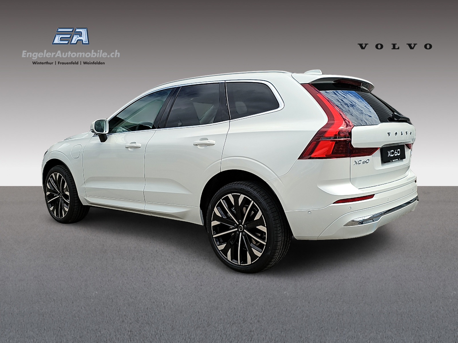 VOLVO XC60 2.0 T6 TE Ultra Bright eAWD-showroom-element-3