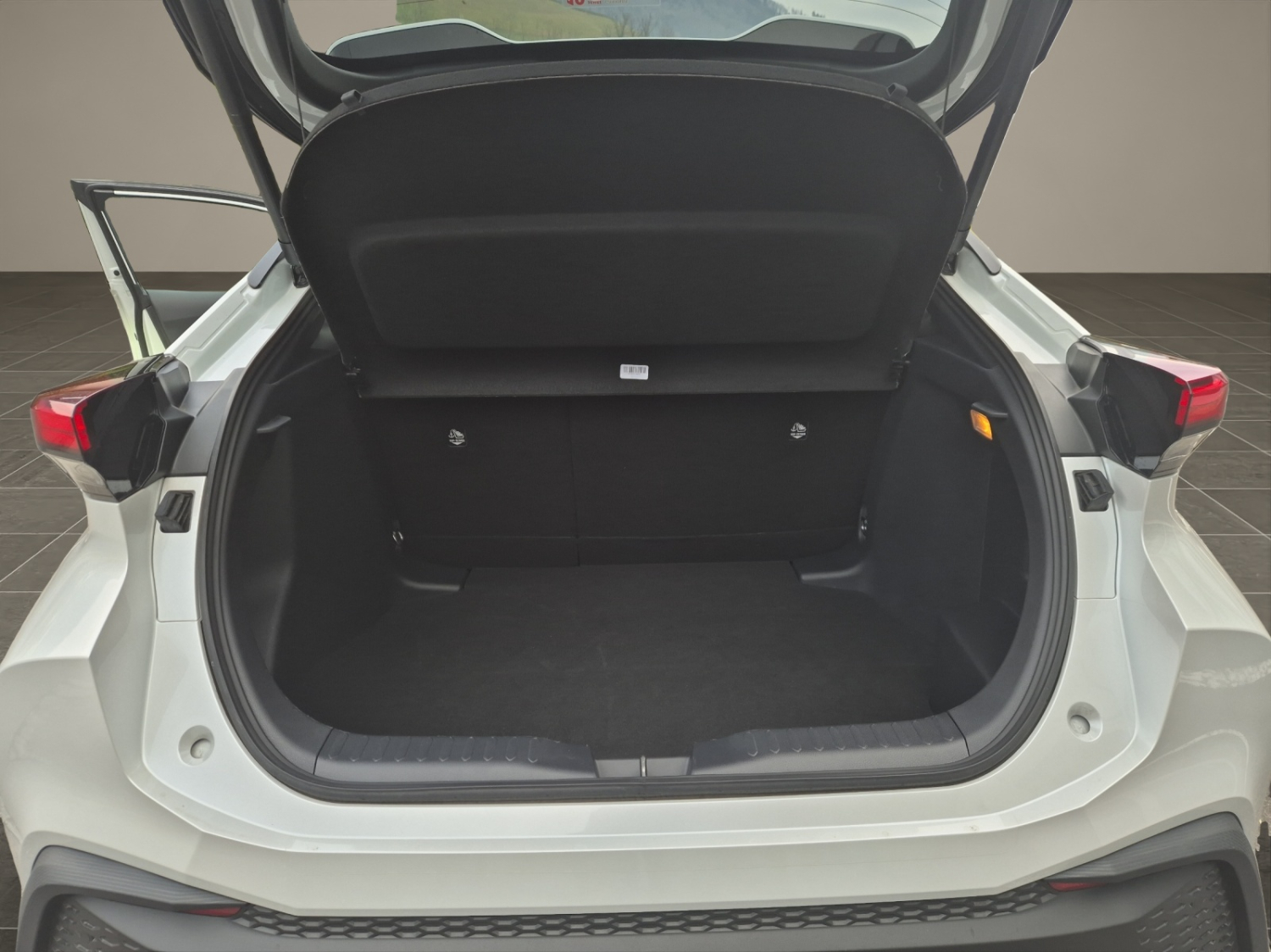 TOYOTA C-HR 2.0 HEV Trend 4x4-image-15