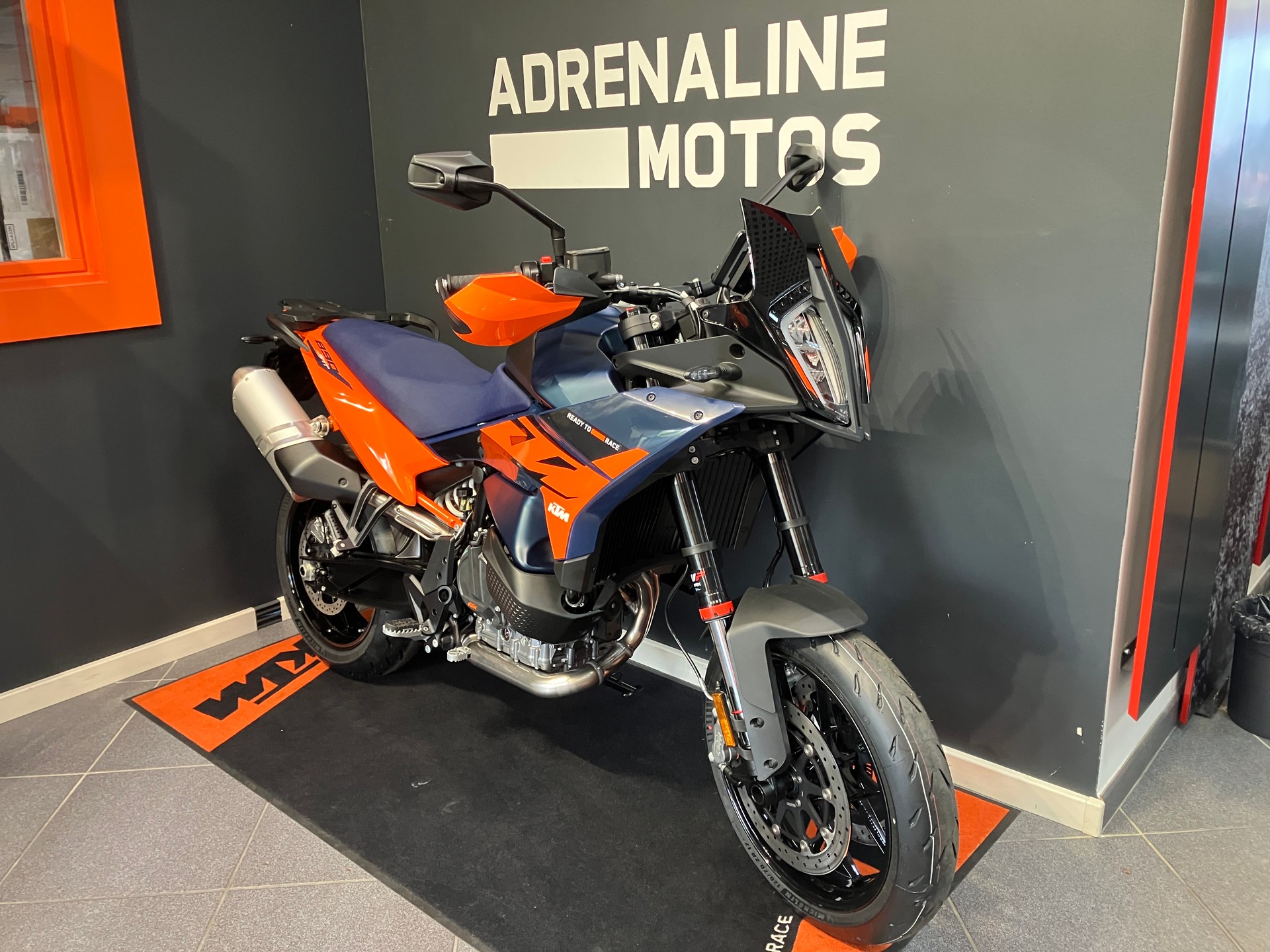 KTM 890 SMT-image-1