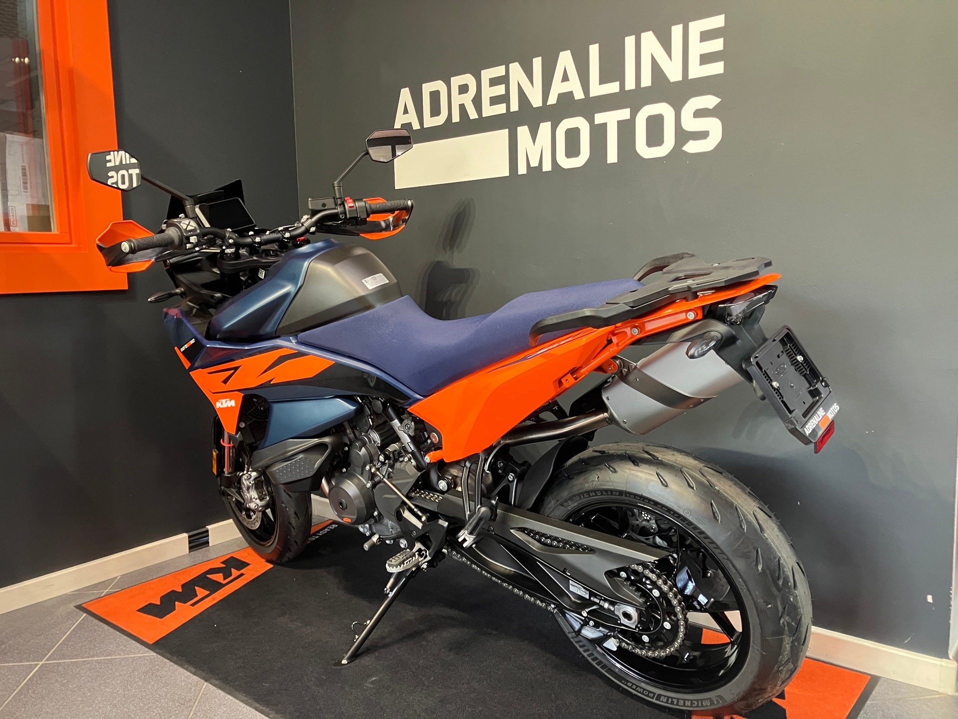 KTM 890 SMT-image-3