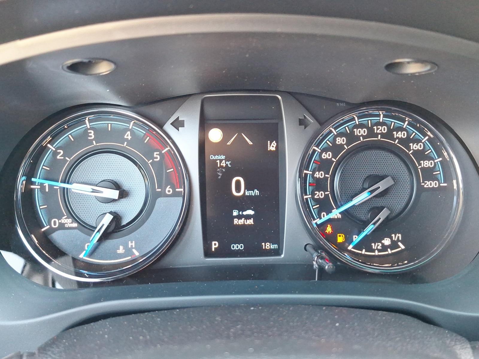 TOYOTA Hilux Double Cab.-Pick-up 2.8 D-4D MHEV 204 Invincible-image-14