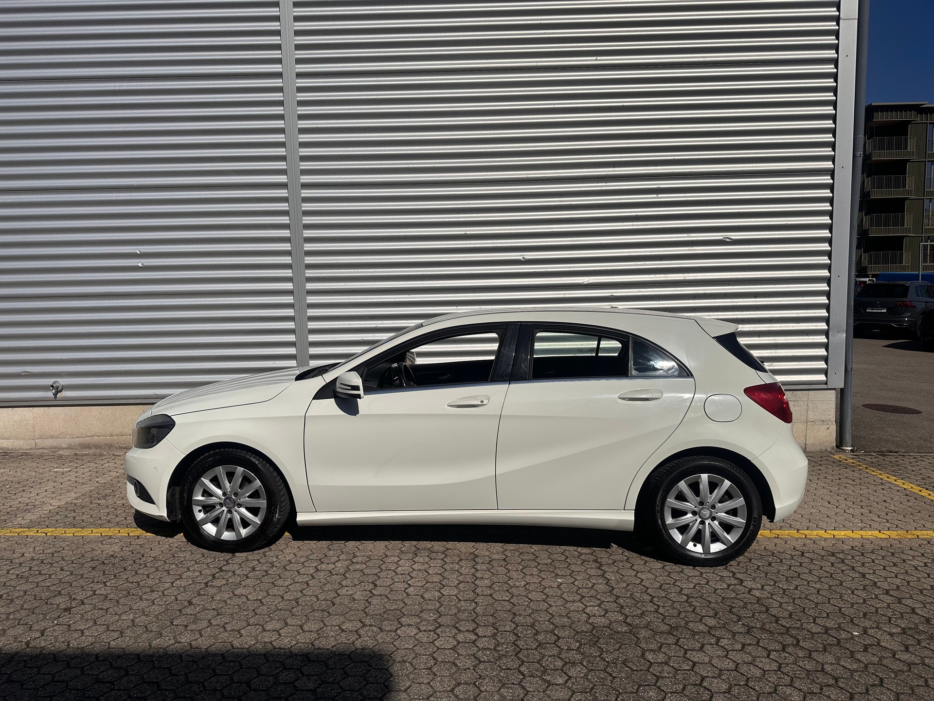 MERCEDES-BENZ A 180 AMG Line-image-3