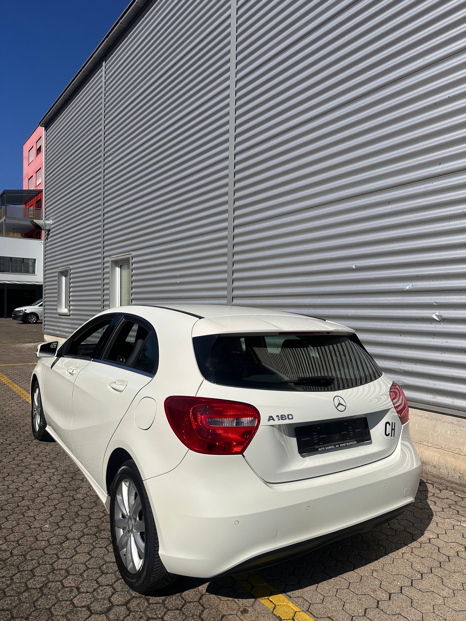MERCEDES-BENZ A 180 AMG Line-image-6