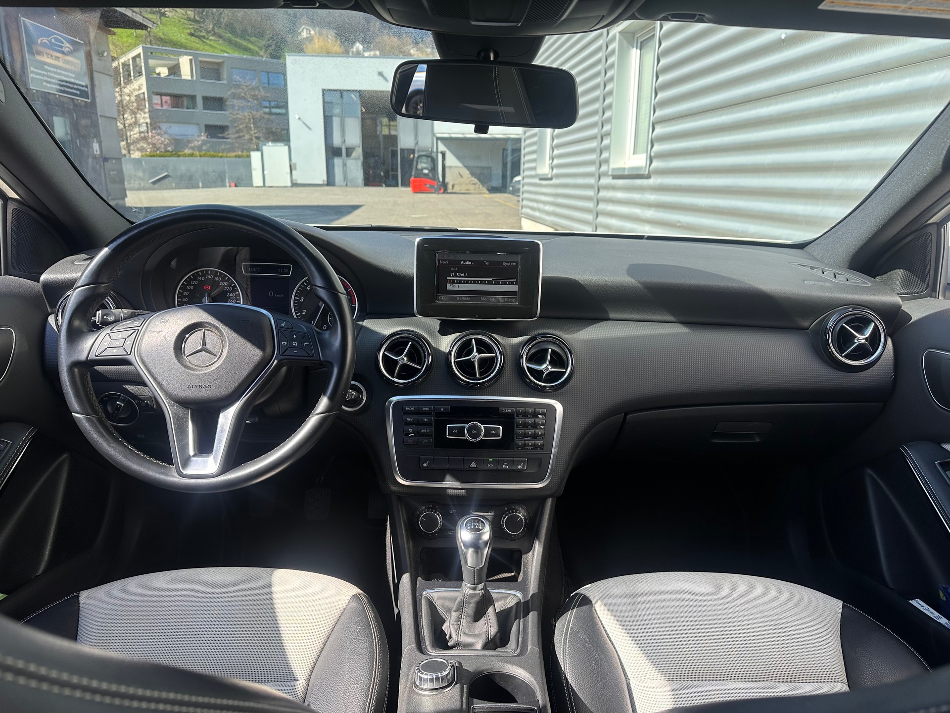 MERCEDES-BENZ A 180 AMG Line-image-11
