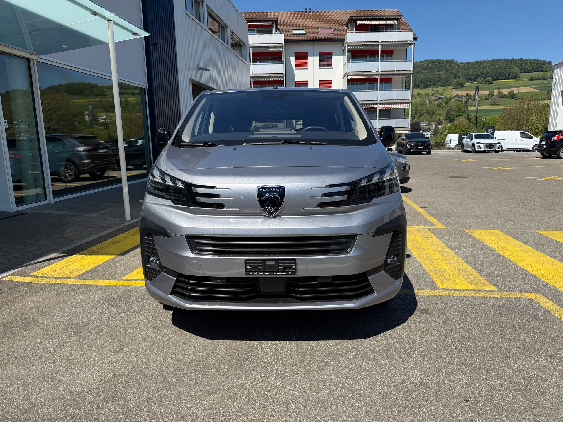 PEUGEOT Traveller 2.0 BlueHDi Business Standard EAT8-image-6