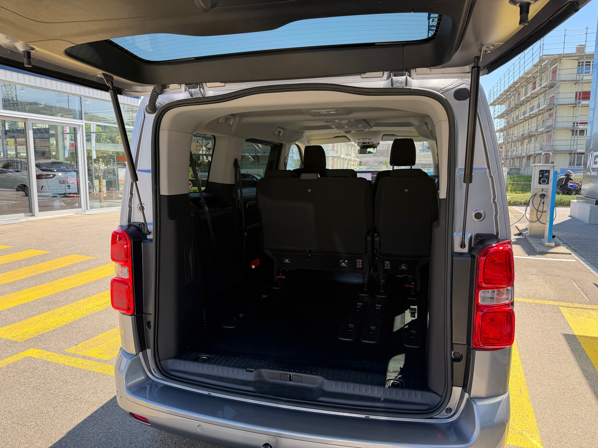 PEUGEOT Traveller 2.0 BlueHDi Business Standard EAT8-image-12