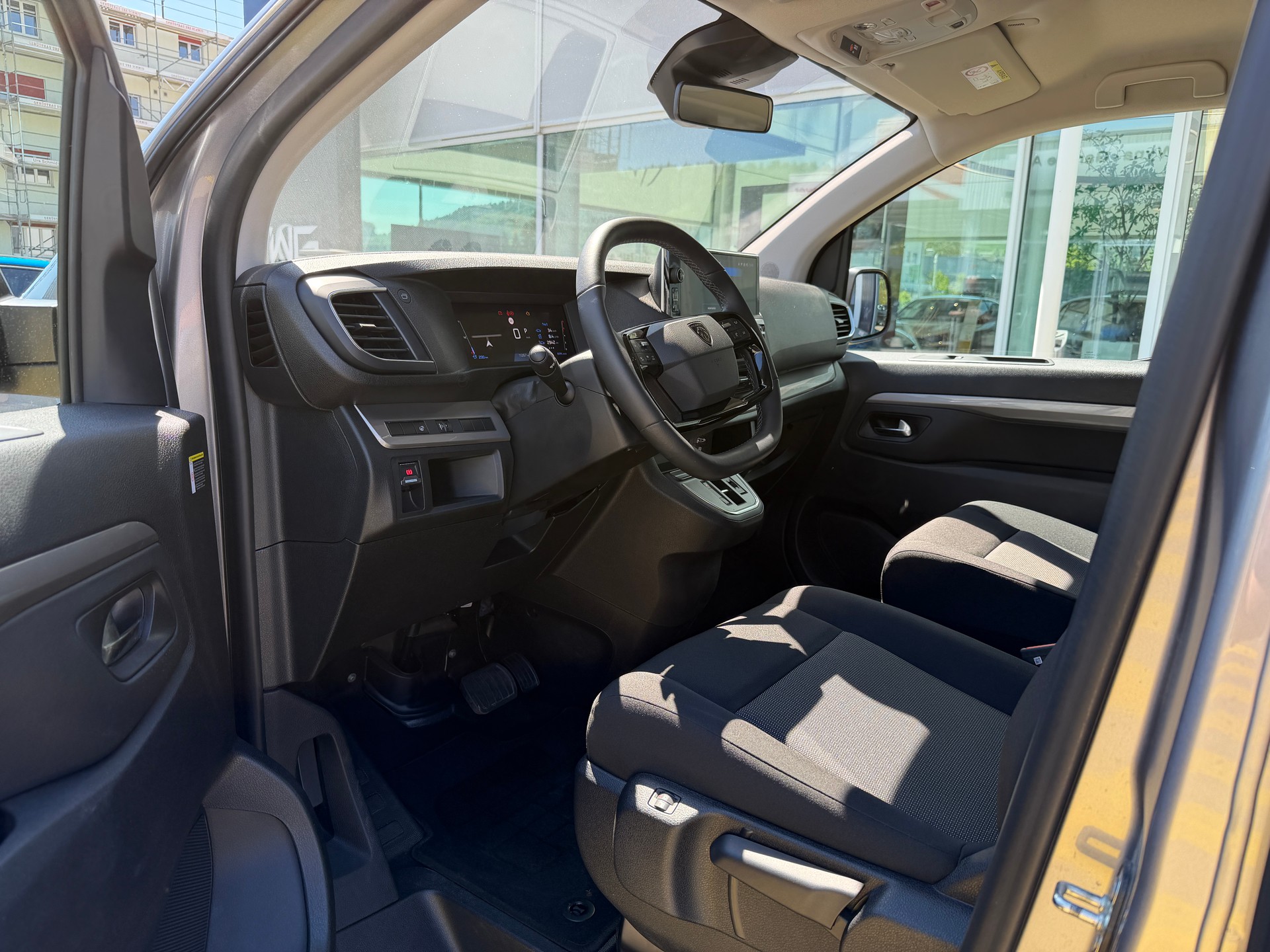 PEUGEOT Traveller 2.0 BlueHDi Business Standard EAT8-image-8