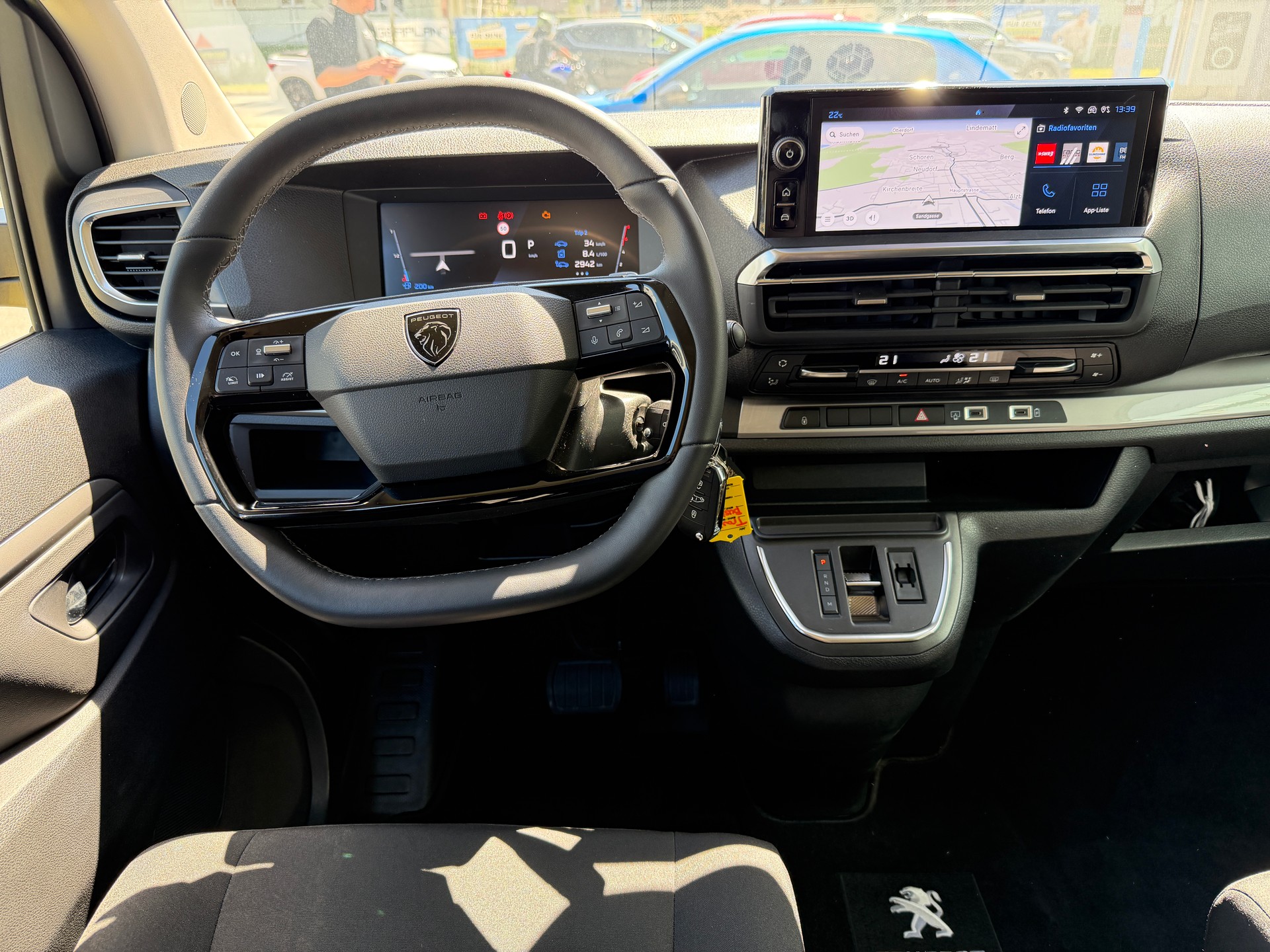 PEUGEOT Traveller 2.0 BlueHDi Business Standard EAT8-image-9