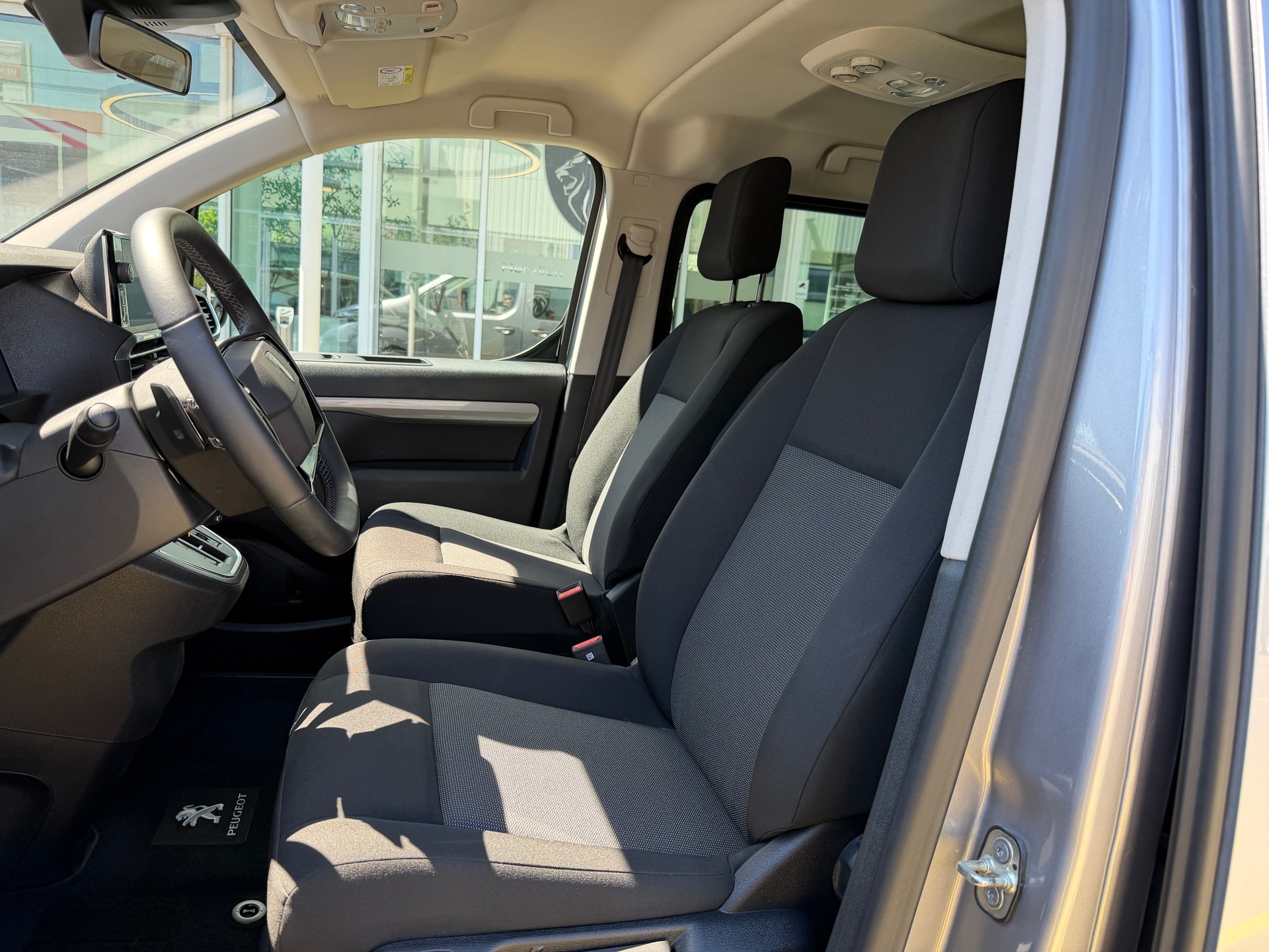 PEUGEOT Traveller 2.0 BlueHDi Business Standard EAT8-image-10