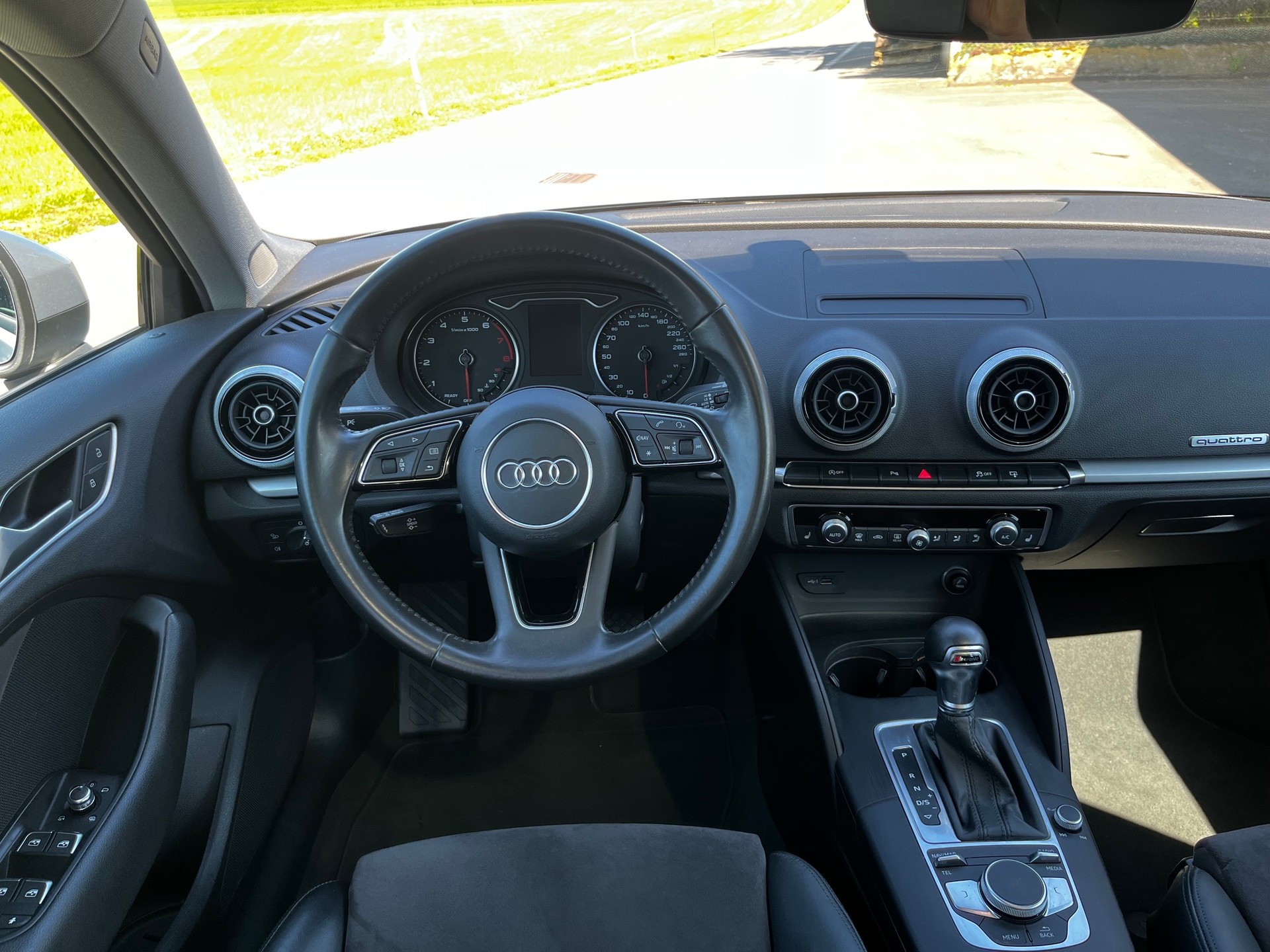 AUDI A3 Sportback 2.0 TFSI quattro S-tronic-image-13