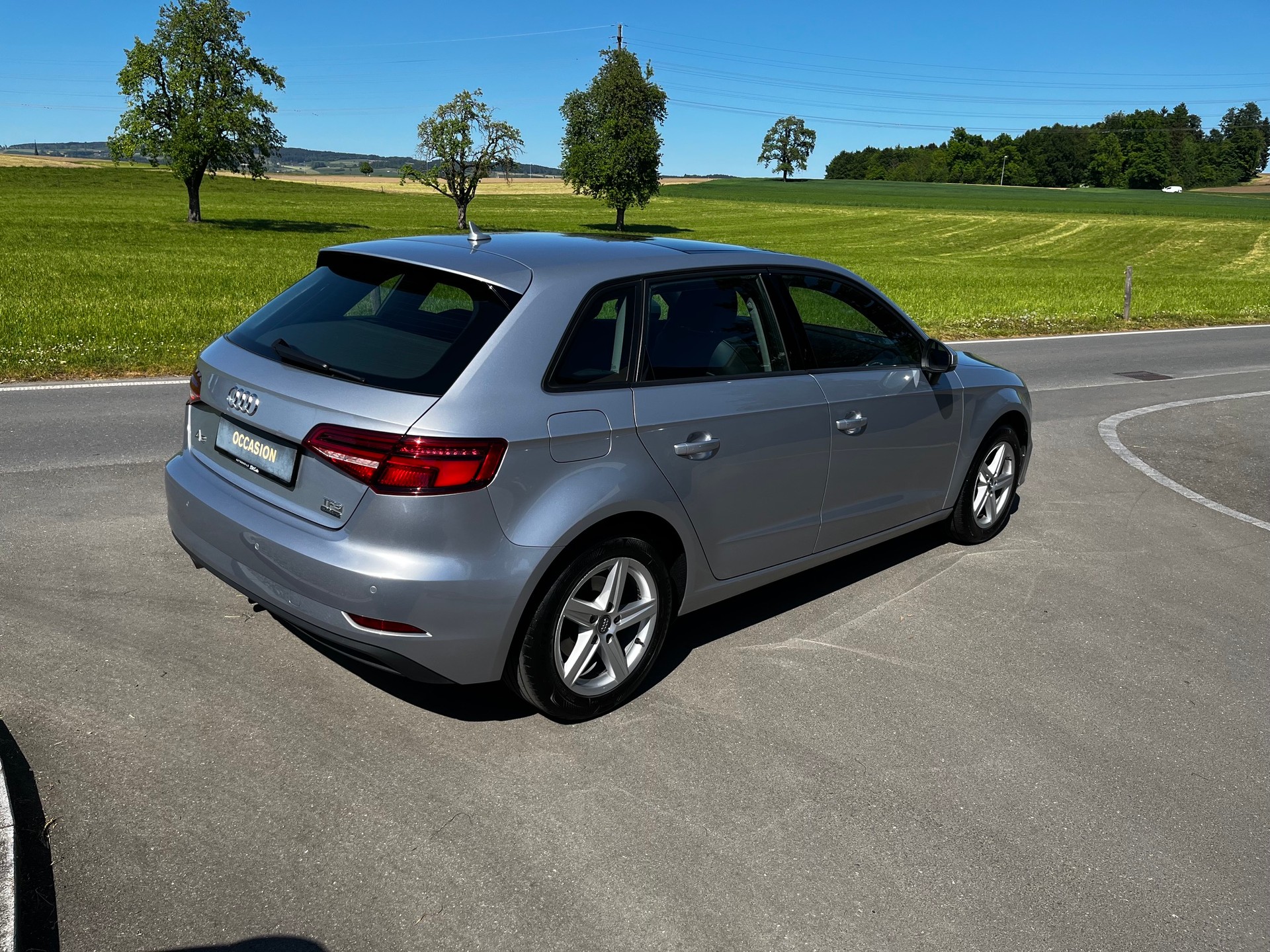 AUDI A3 Sportback 2.0 TFSI quattro S-tronic-showroom-element-2