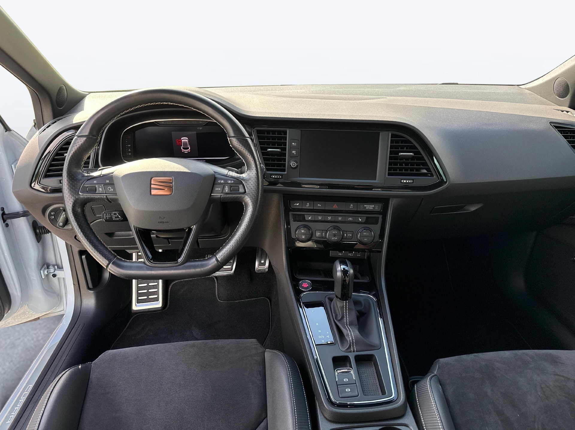 SEAT Leon ST 2.0 TSI 300 Cupra 4Drive DSG-image-8