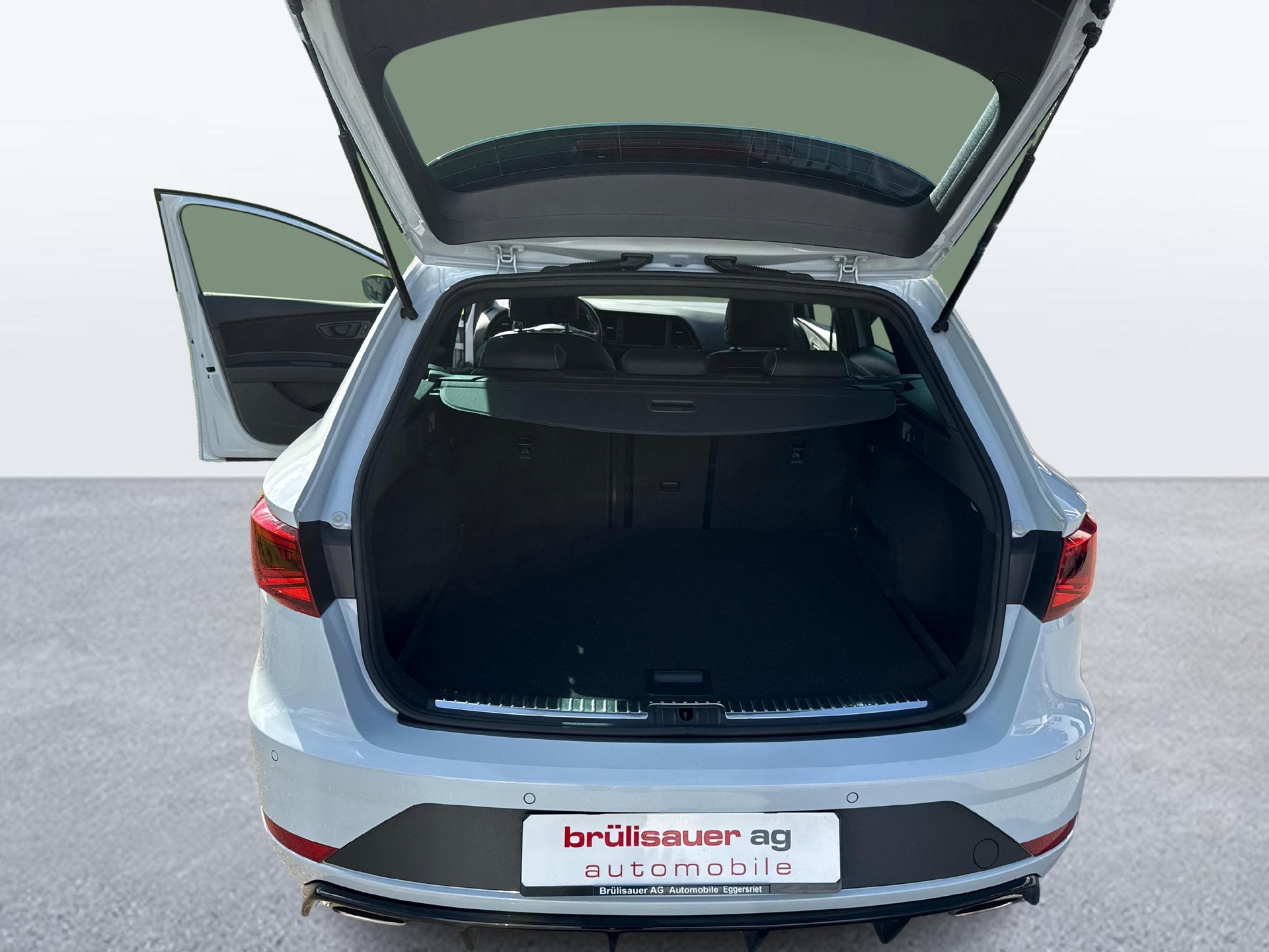 SEAT Leon ST 2.0 TSI 300 Cupra 4Drive DSG-image-11