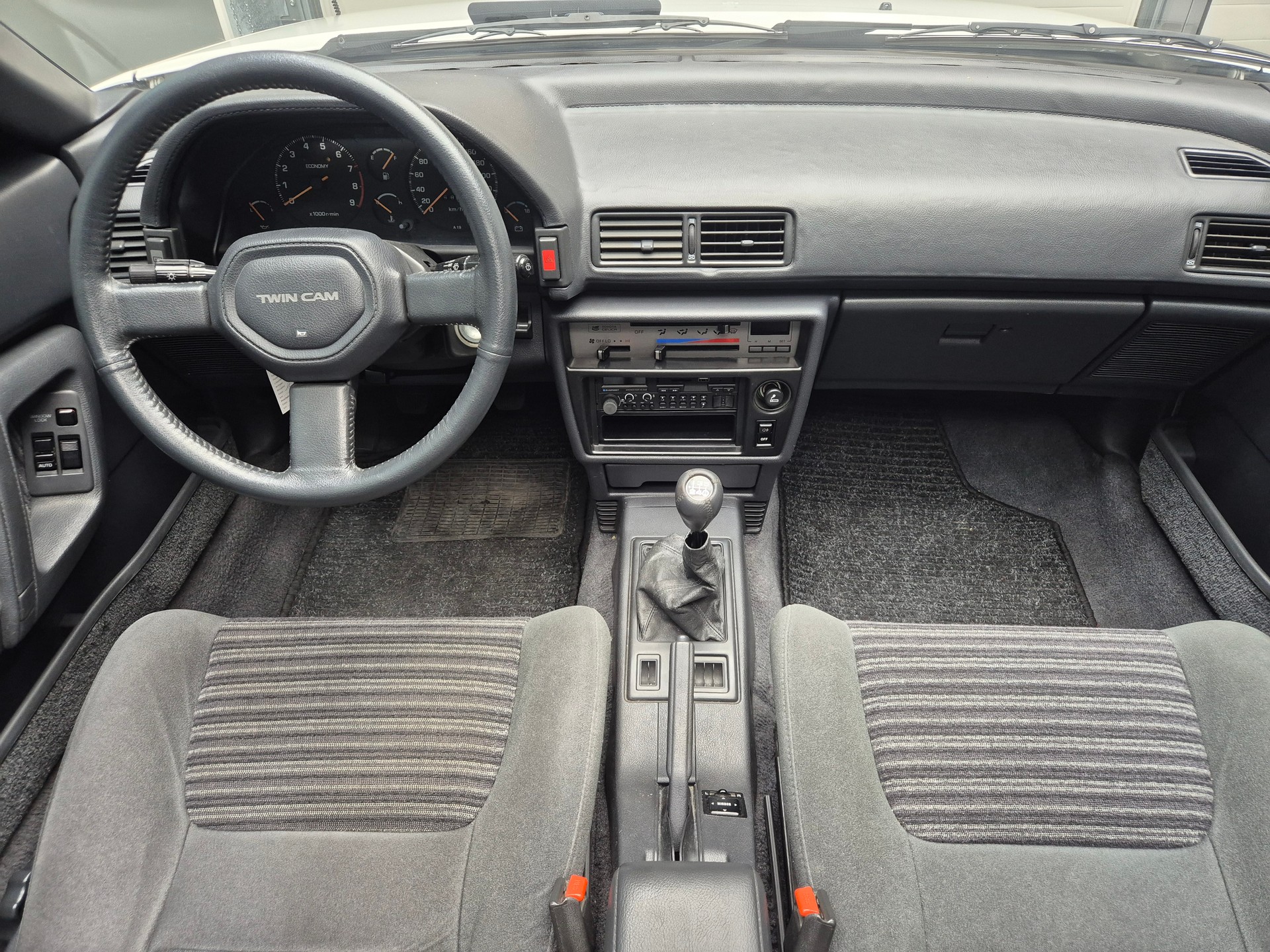 TOYOTA Celica 2000 GT Liftback-image-15