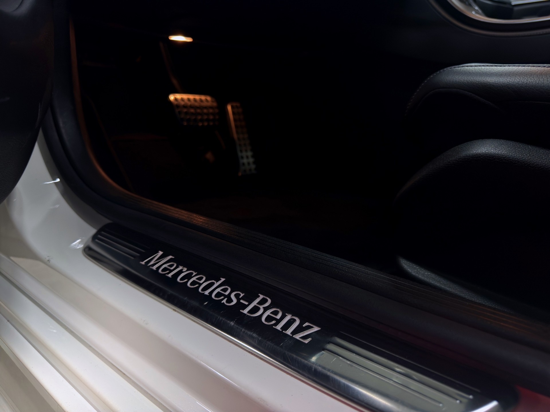 MERCEDES-BENZ CLS 350 d AMG Line 4Matic 9G-Tronic-image-25