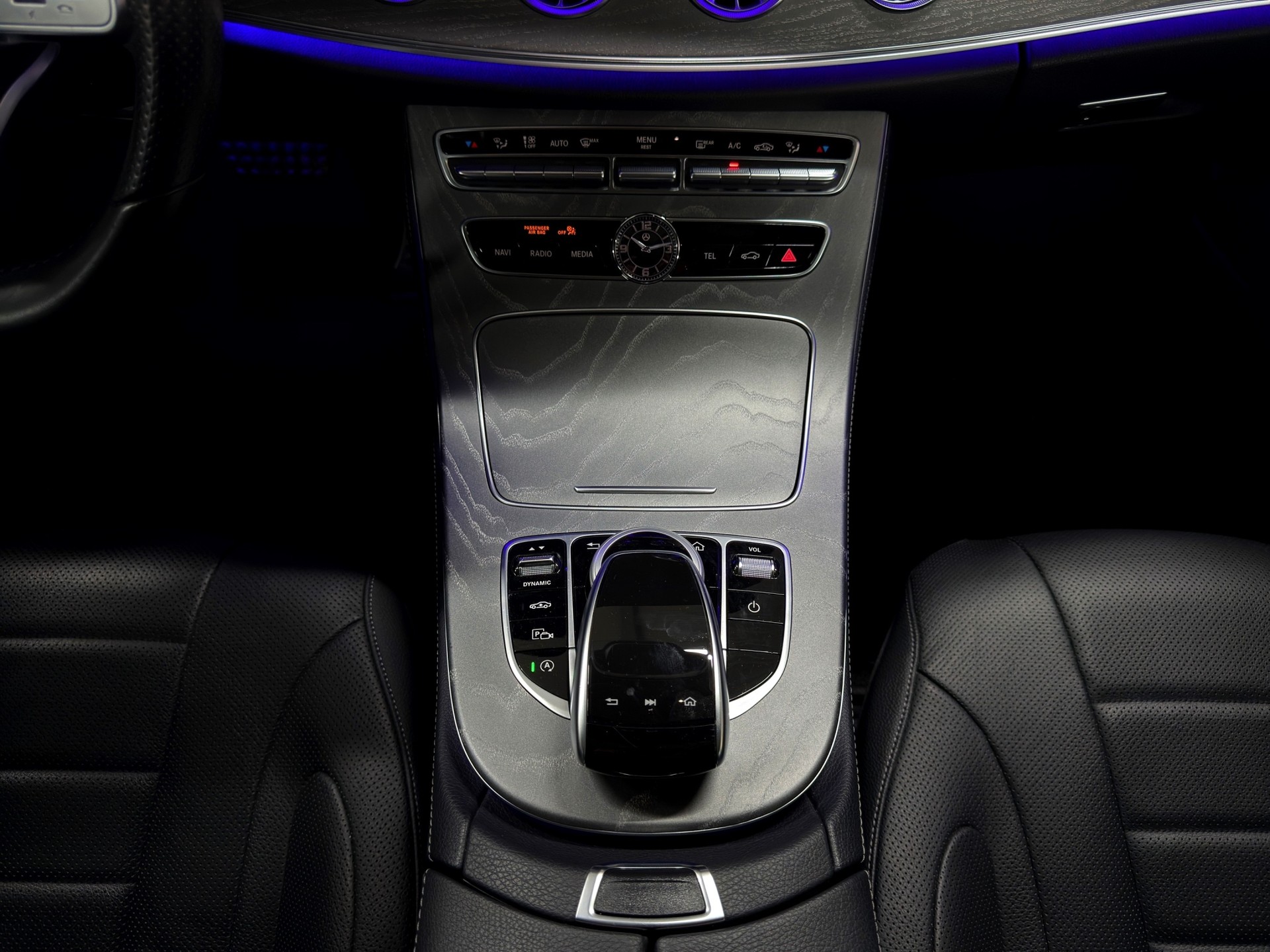 MERCEDES-BENZ CLS 350 d AMG Line 4Matic 9G-Tronic-image-19