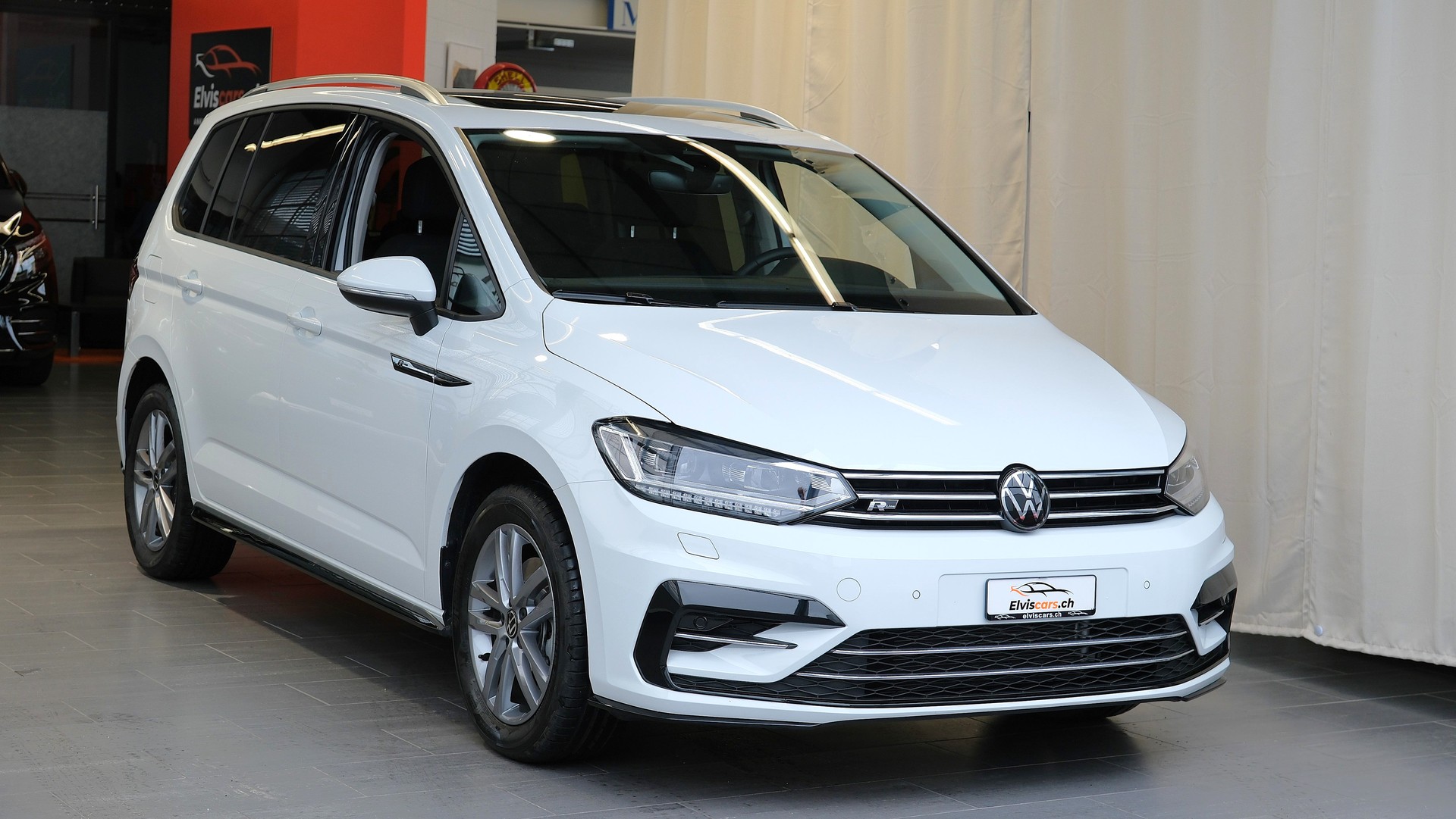 VW Touran 1.5 TSI EVO Comfortline United R Line DSG-showroom-element-1