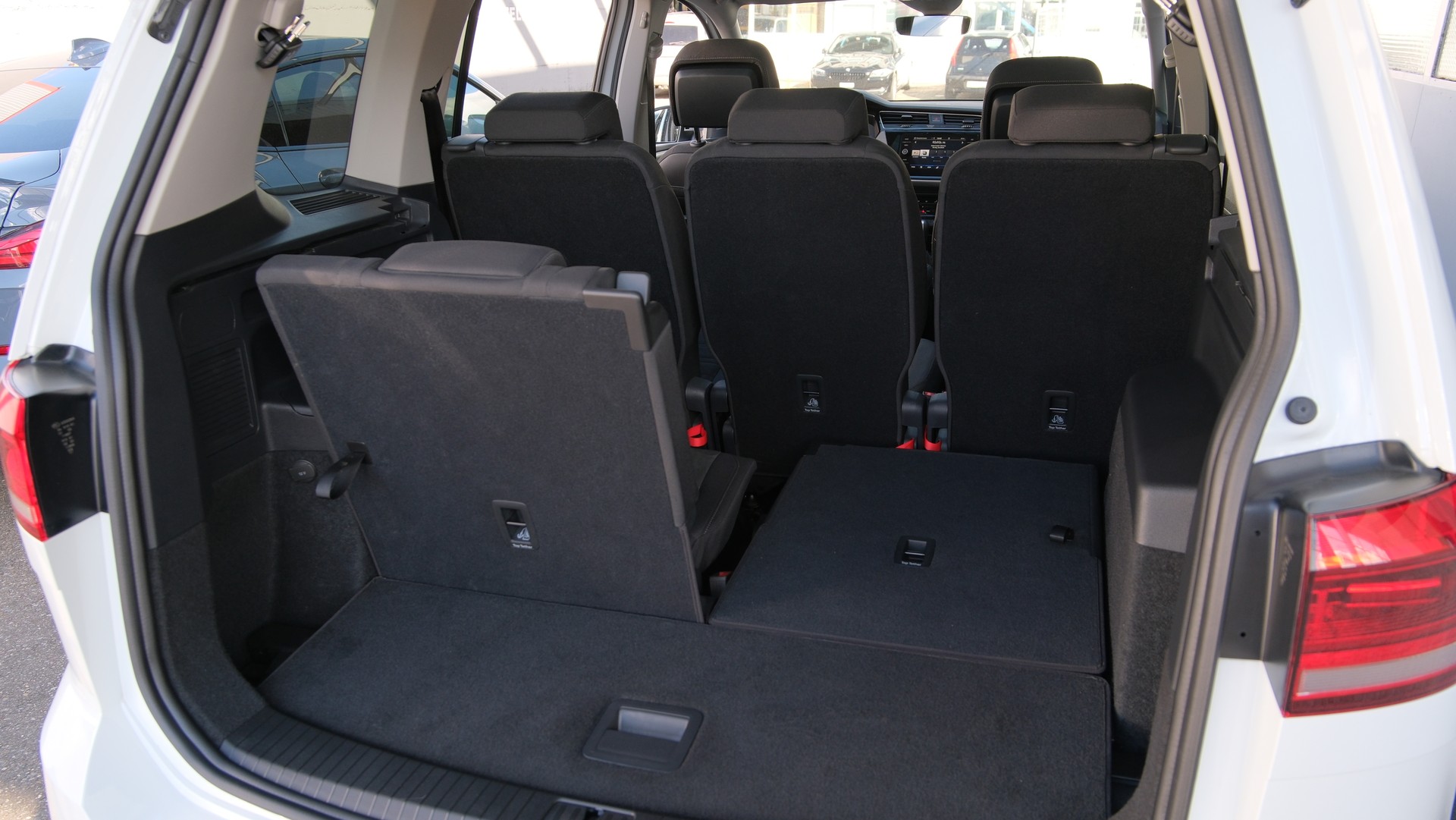 VW Touran 1.5 TSI EVO Comfortline United R Line DSG-image-30