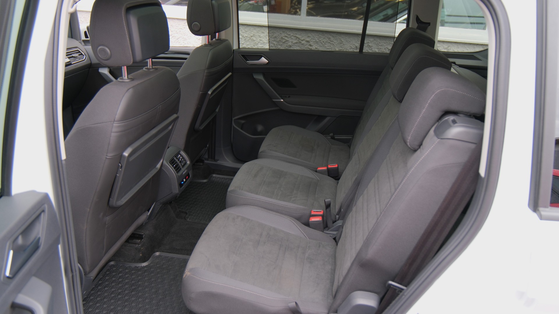VW Touran 1.5 TSI EVO Comfortline United R Line DSG-image-18