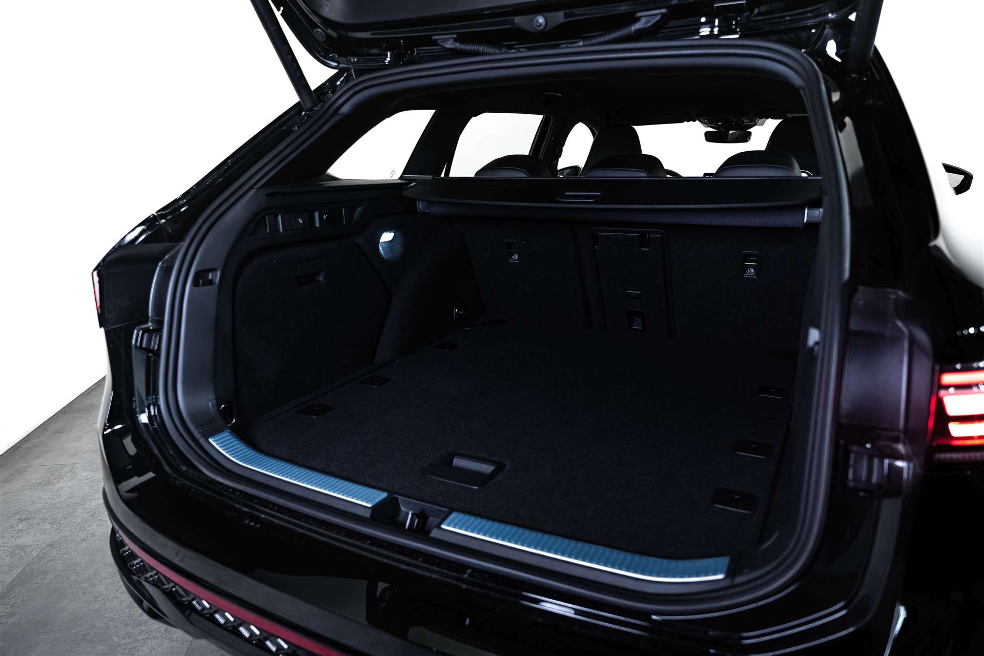 VW Passat Variant 2.0 TSi evo4 R-Line 266PS 4Motion DSG-Automat-image-4