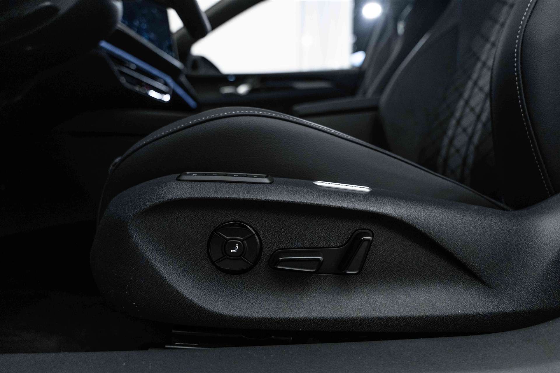 VW Passat Variant 2.0 TSi evo4 R-Line 266PS 4Motion DSG-Automat-image-16