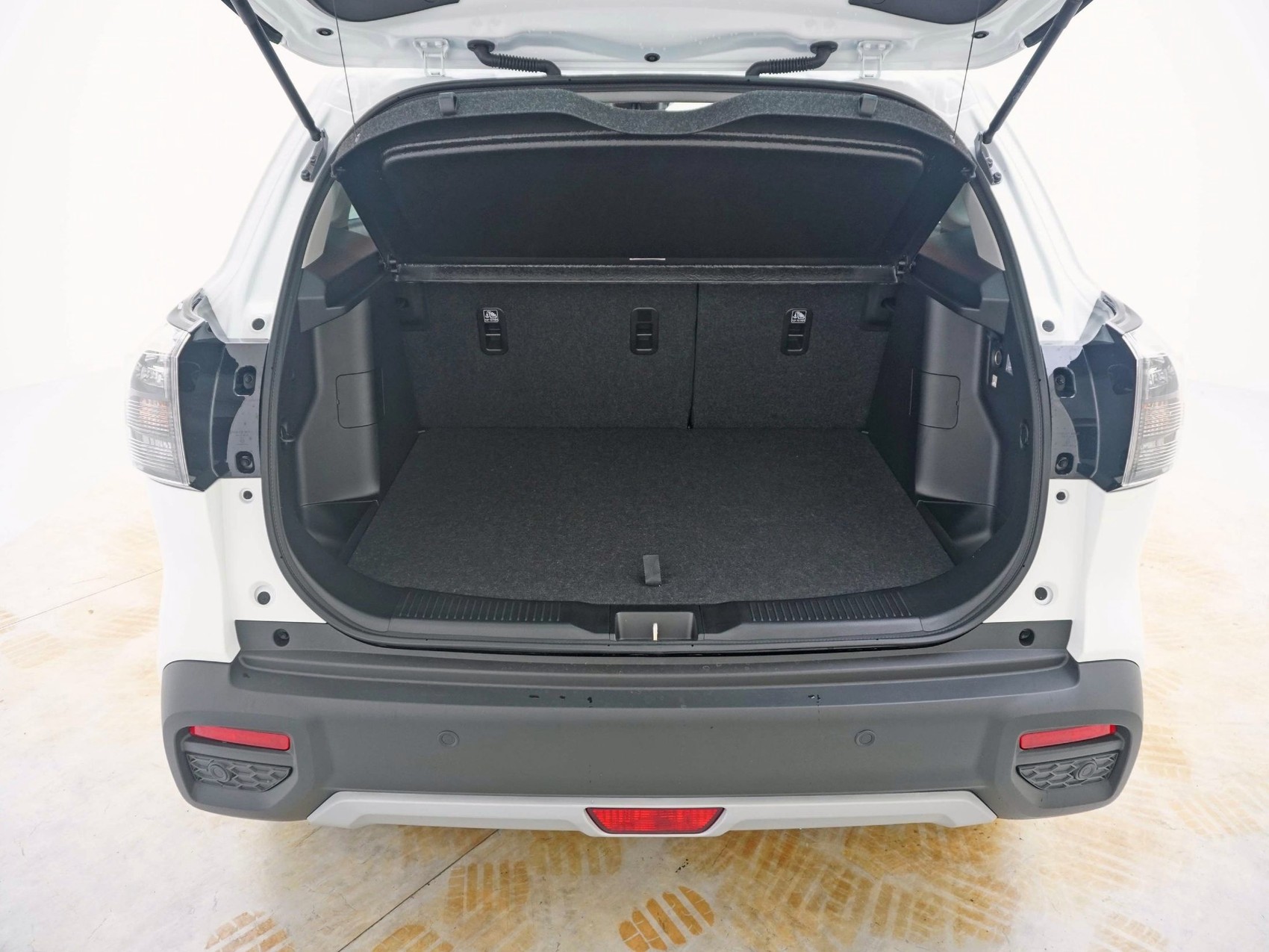 SUZUKI S-Cross 1.4 T Compact Top Hybrid 4x4-image-17